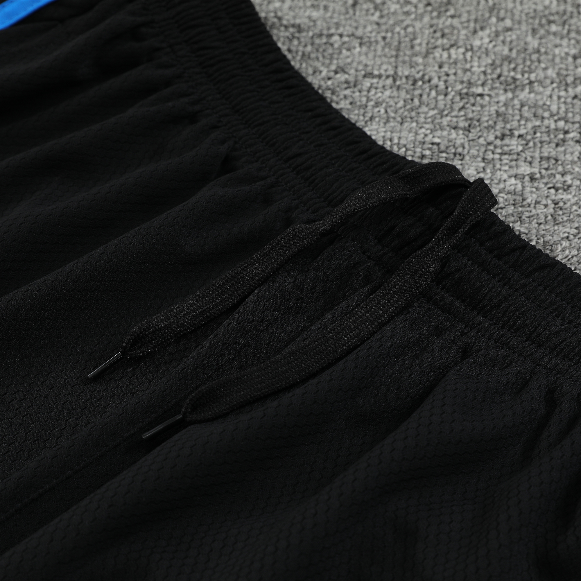 Manchester United 23-24 Vest Training Set Black Line - SOCCERDEALSHOP