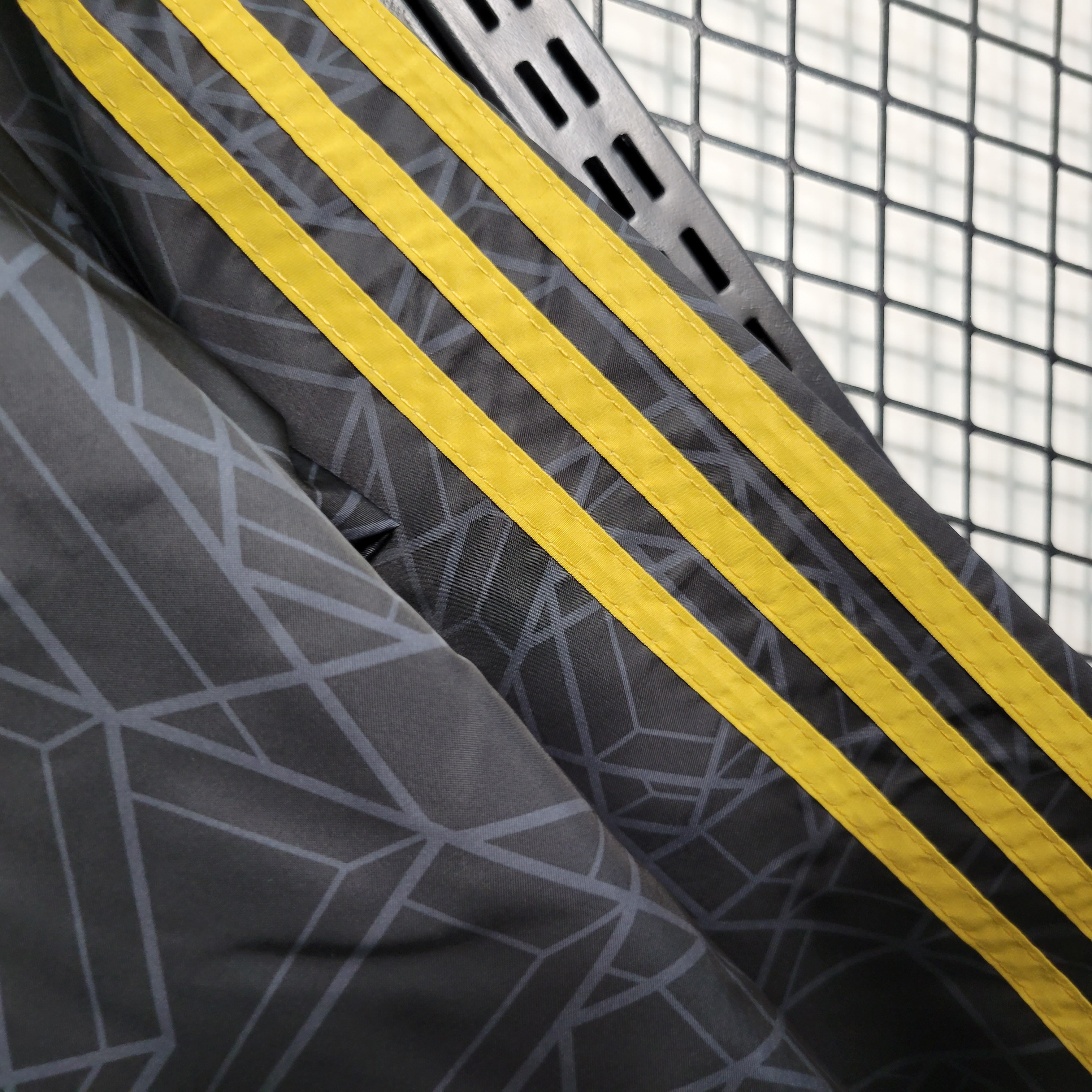 Manchester United 23-24 Player Windbreaker Jacket - Black - SOCCERDEALSHOP