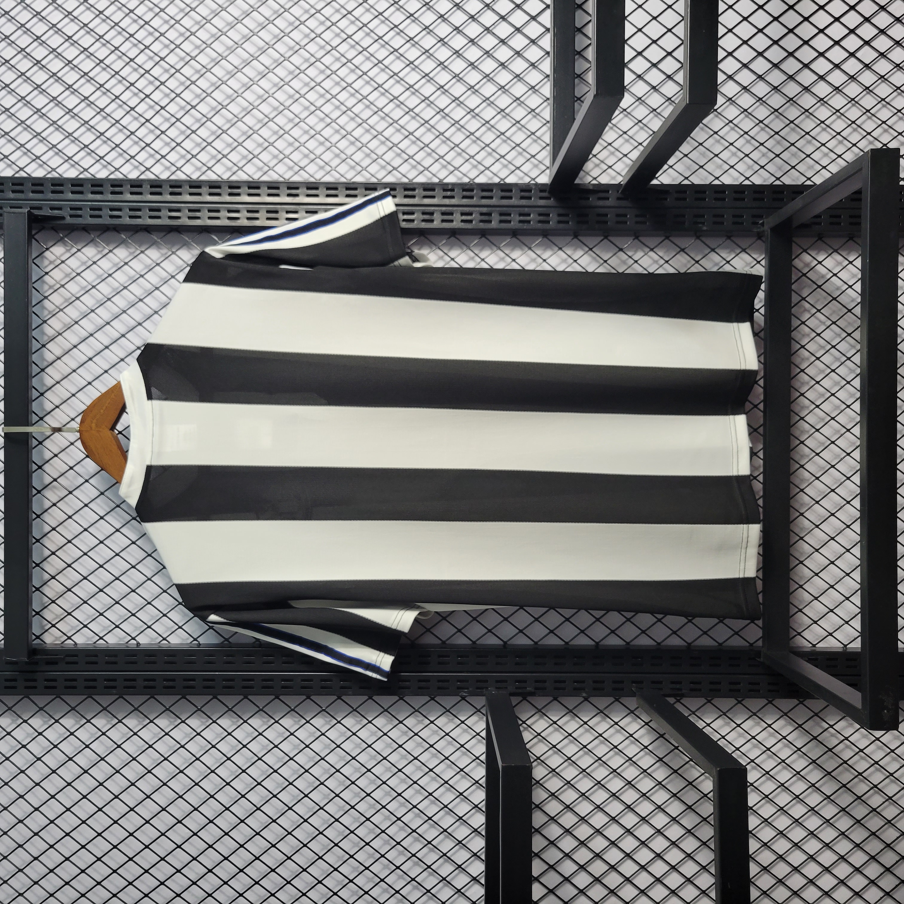 Retro Newcastle United 1997-99 Home Stadium Jersey - SOCCERDEALSHOP