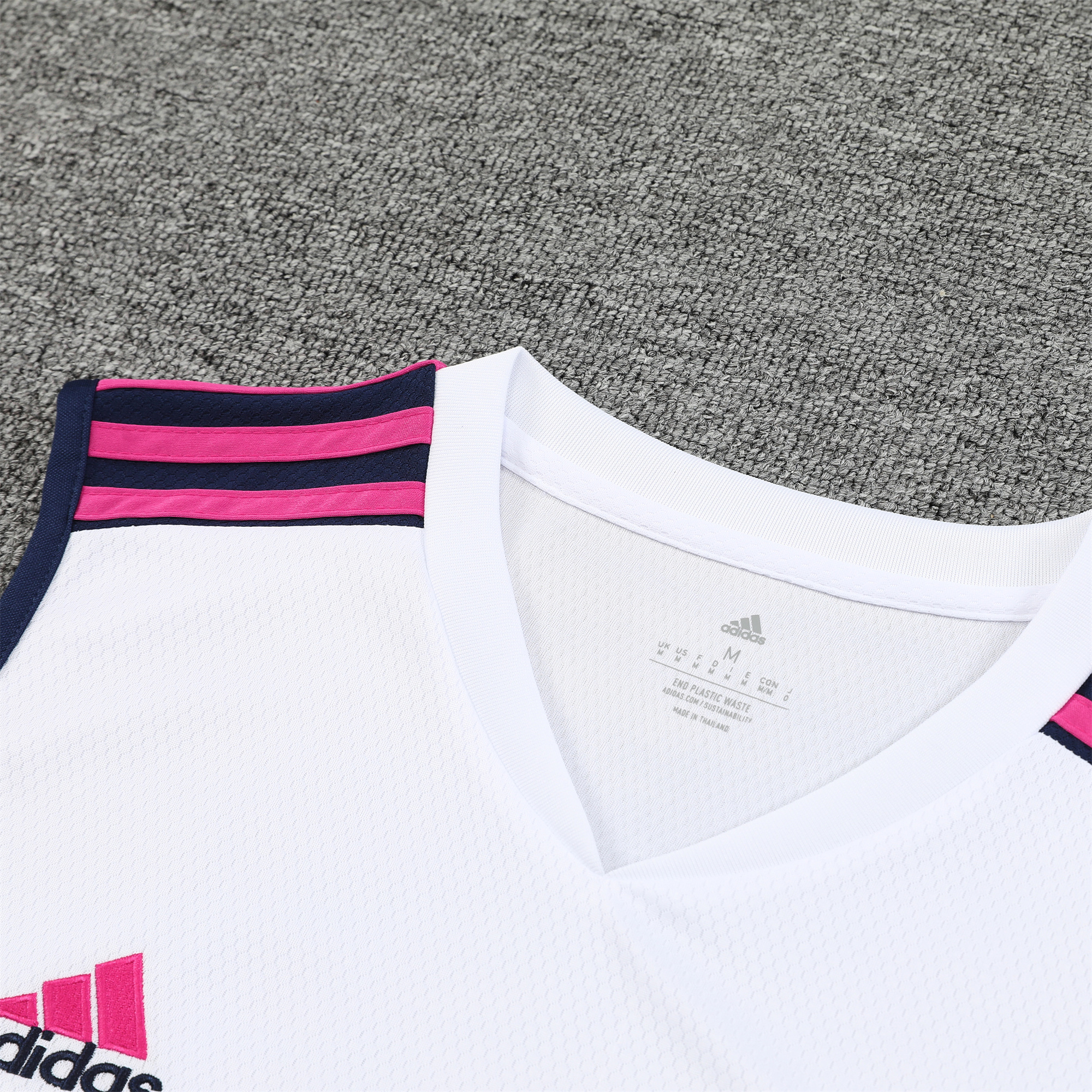 Arsenal 23-24 Player Vest Training Set White Pink - SOCCERDEALSHOP