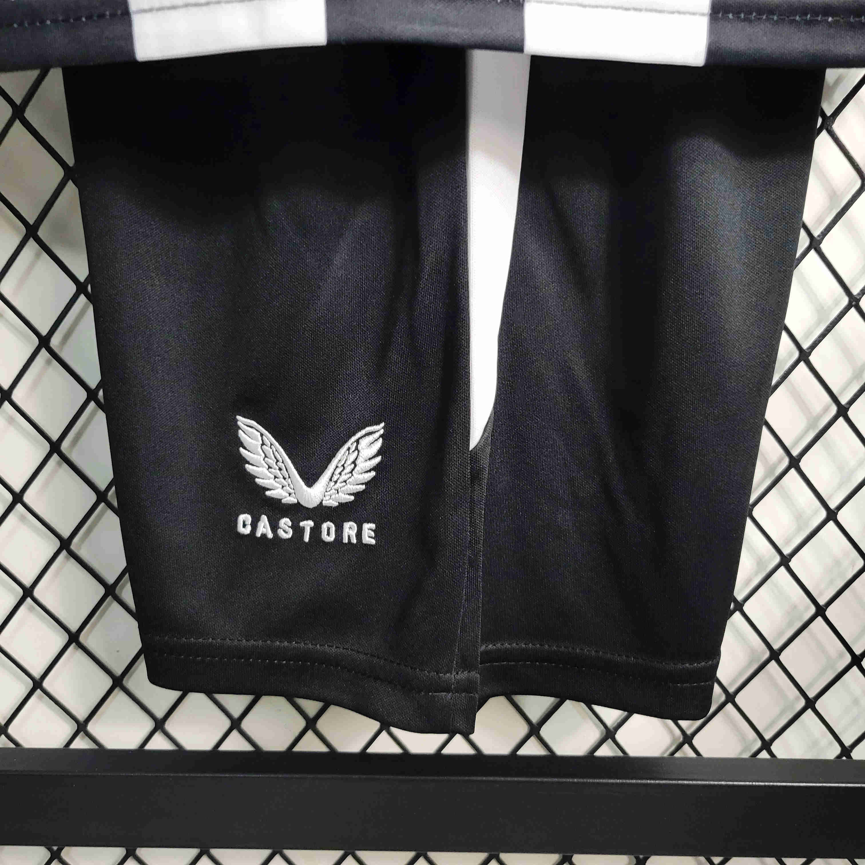 Newcastle United 23-24 Home Kids Kit - SOCCERDEALSHOP