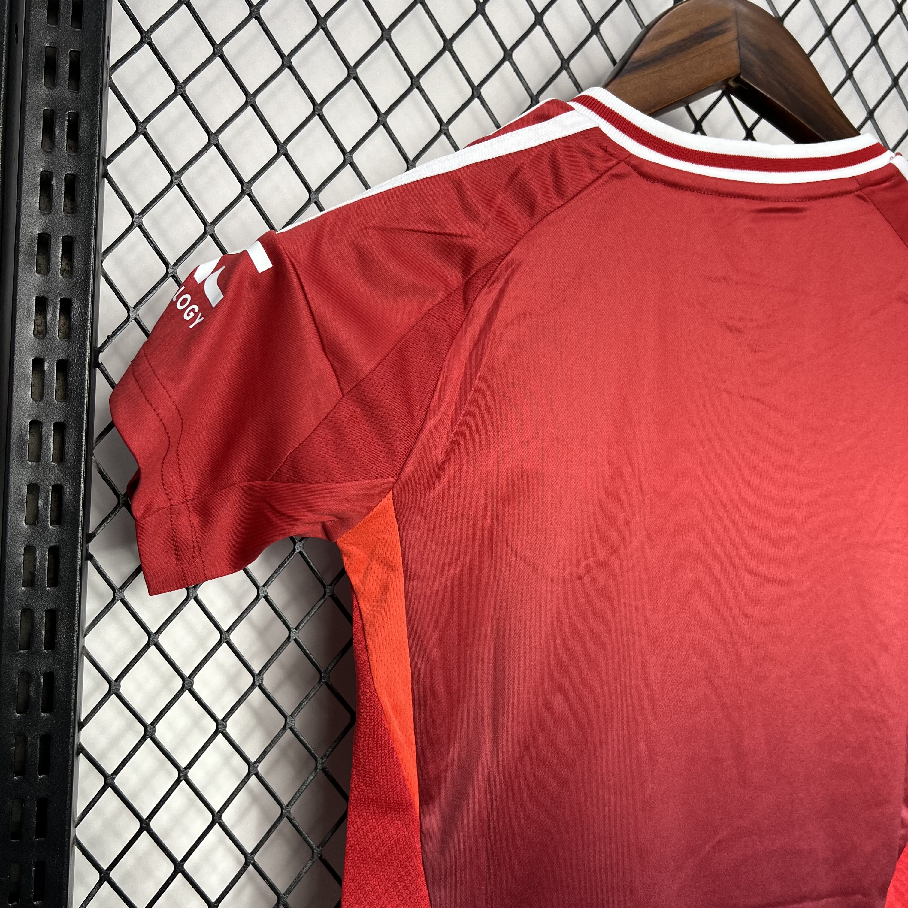 Manchester United 24-25 Home Stadium Kids Kit - SOCCERDEALSHOP