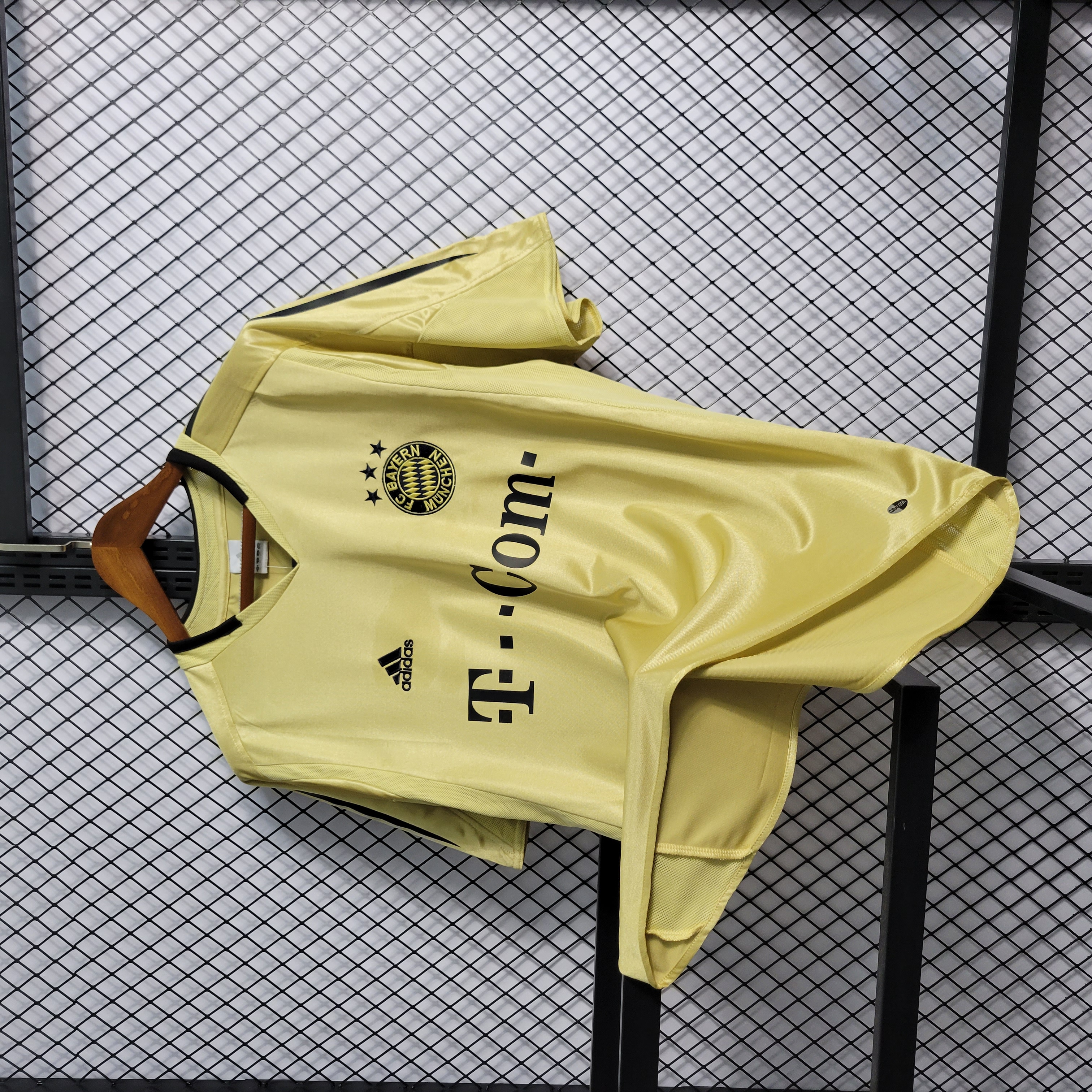 Bayern Munich Retro 04-05 Away Shirt - SOCCERDEALSHOP