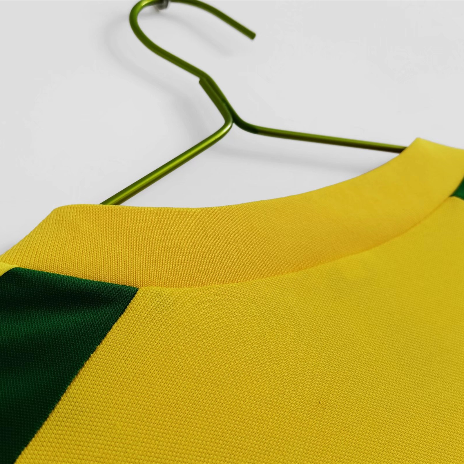 Retro Wales 1982 Away Stadium Jersey - SOCCERDEALSHOP