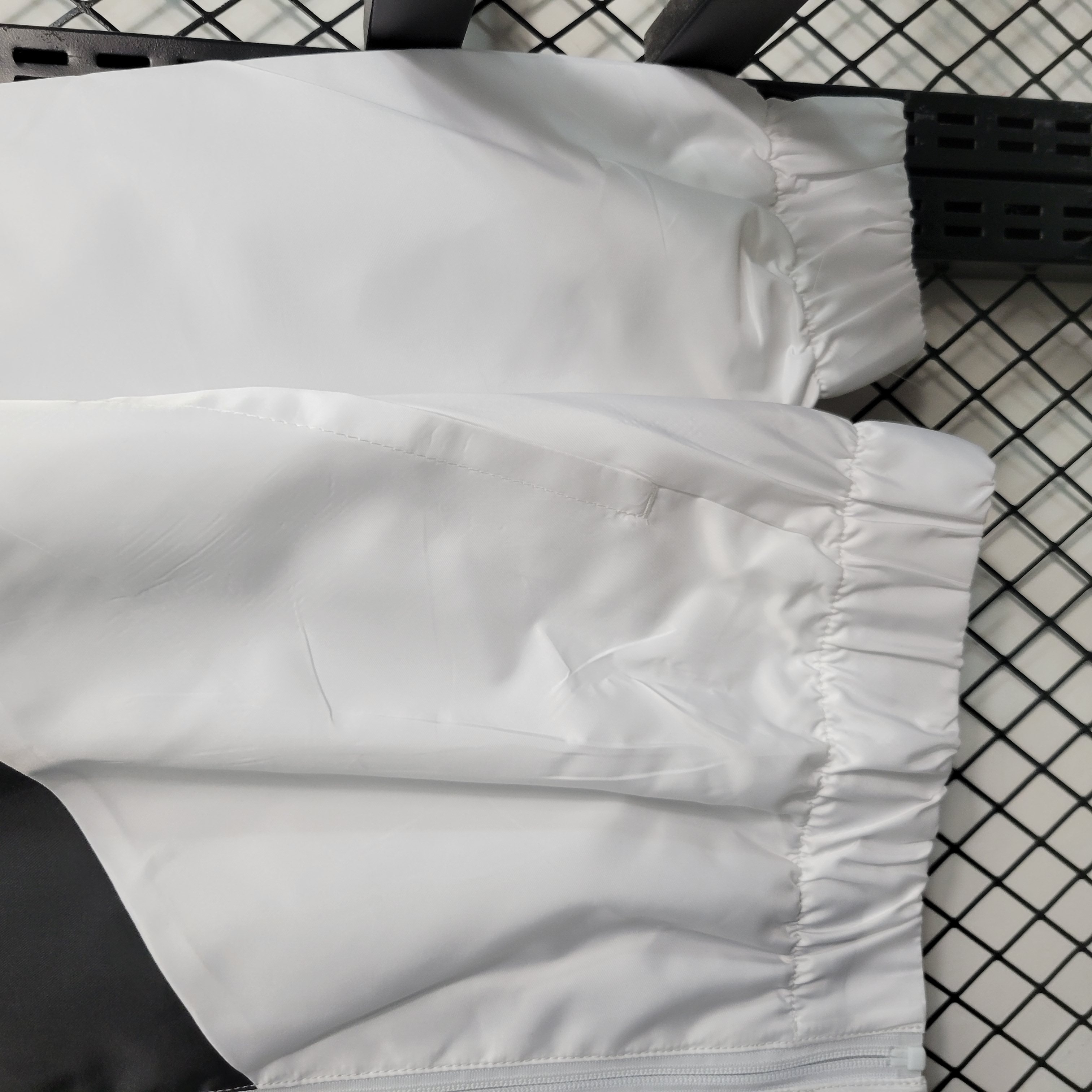 23-24 AC Milan White Windbreaker S-XXL - SOCCERDEALSHOP