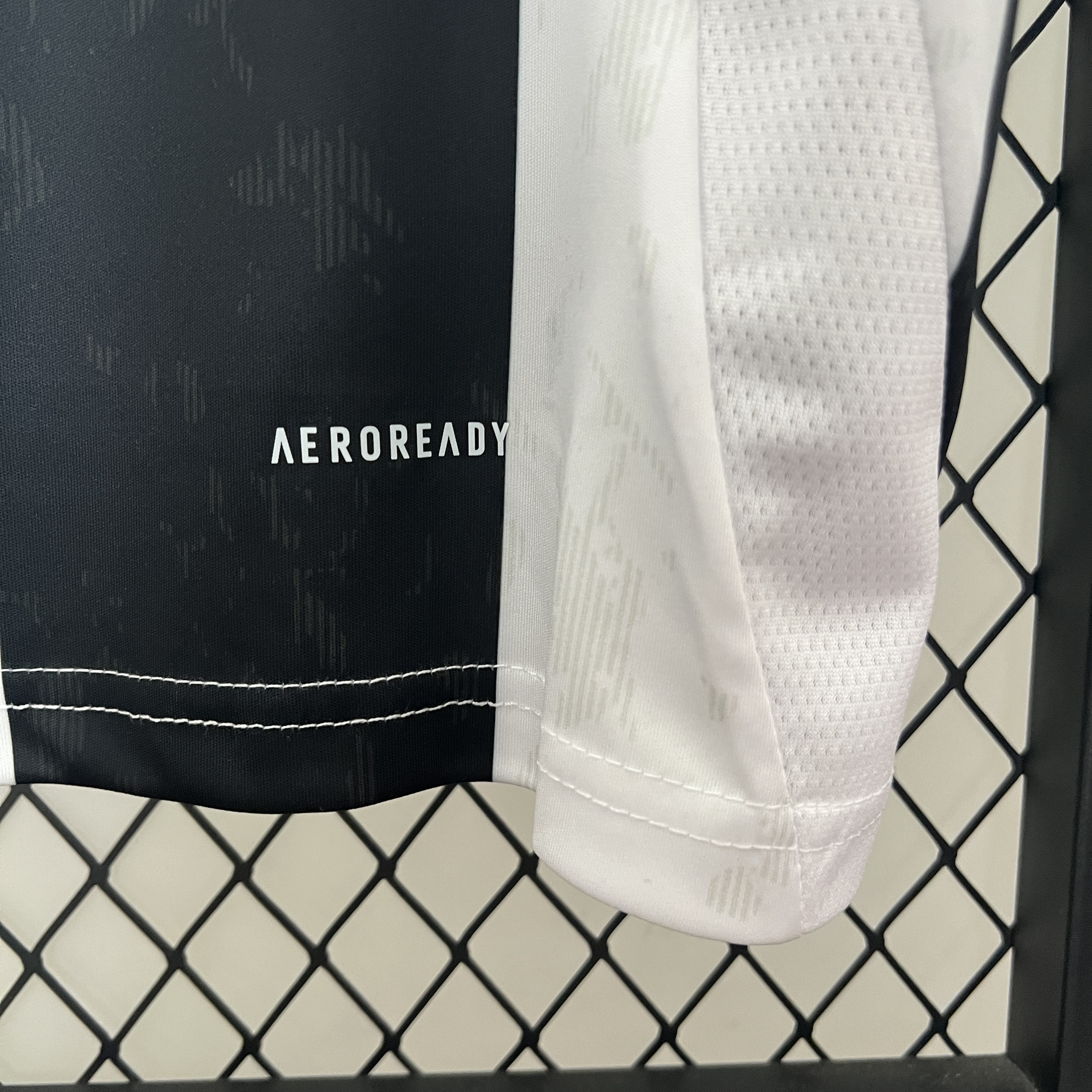 Juventus 24-25 Home Stadium Jersey - Fans Version - SOCCERDEALSHOP