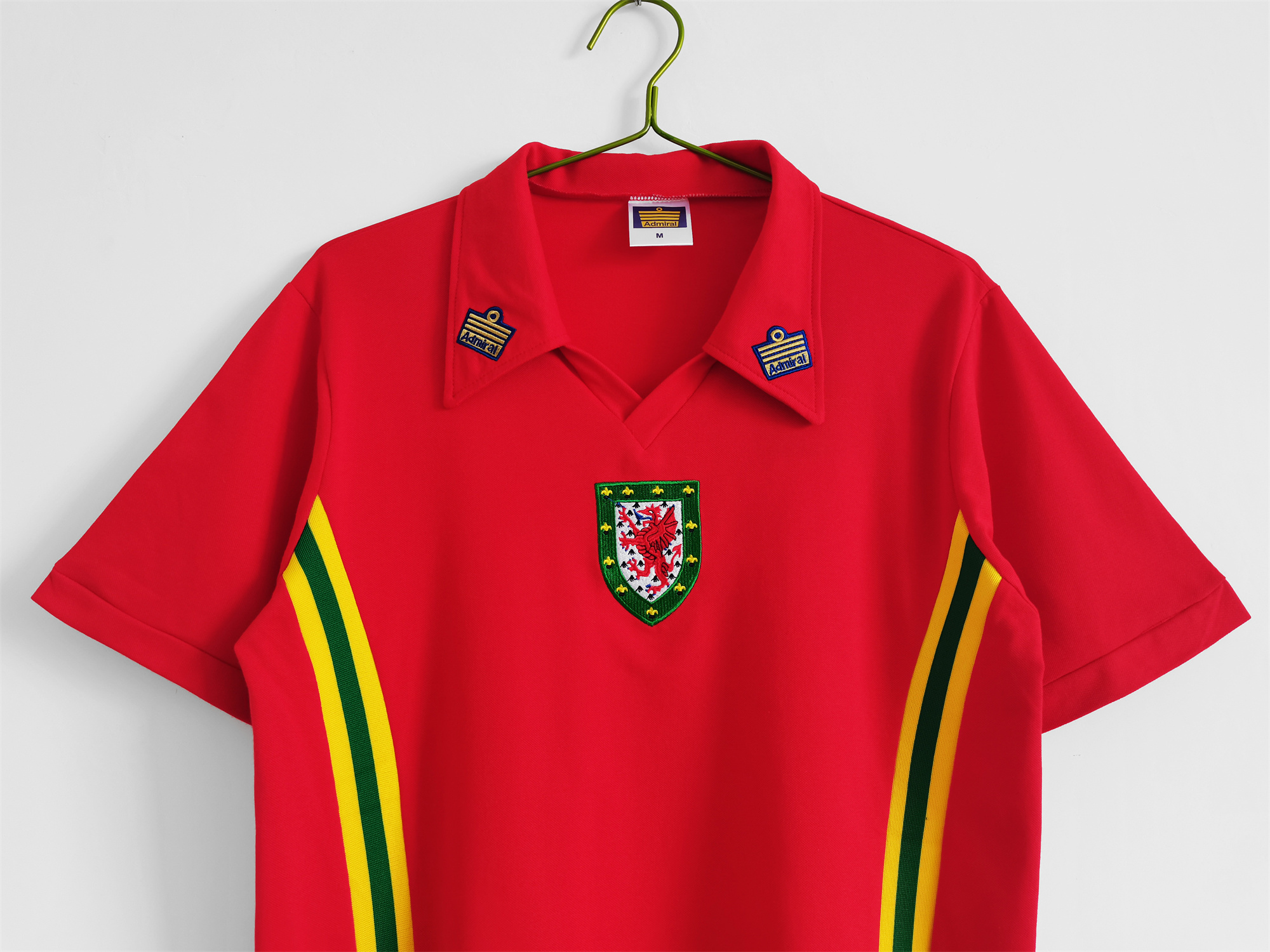 Retro Wales 1976 Home Stadium Jersey - SOCCERDEALSHOP