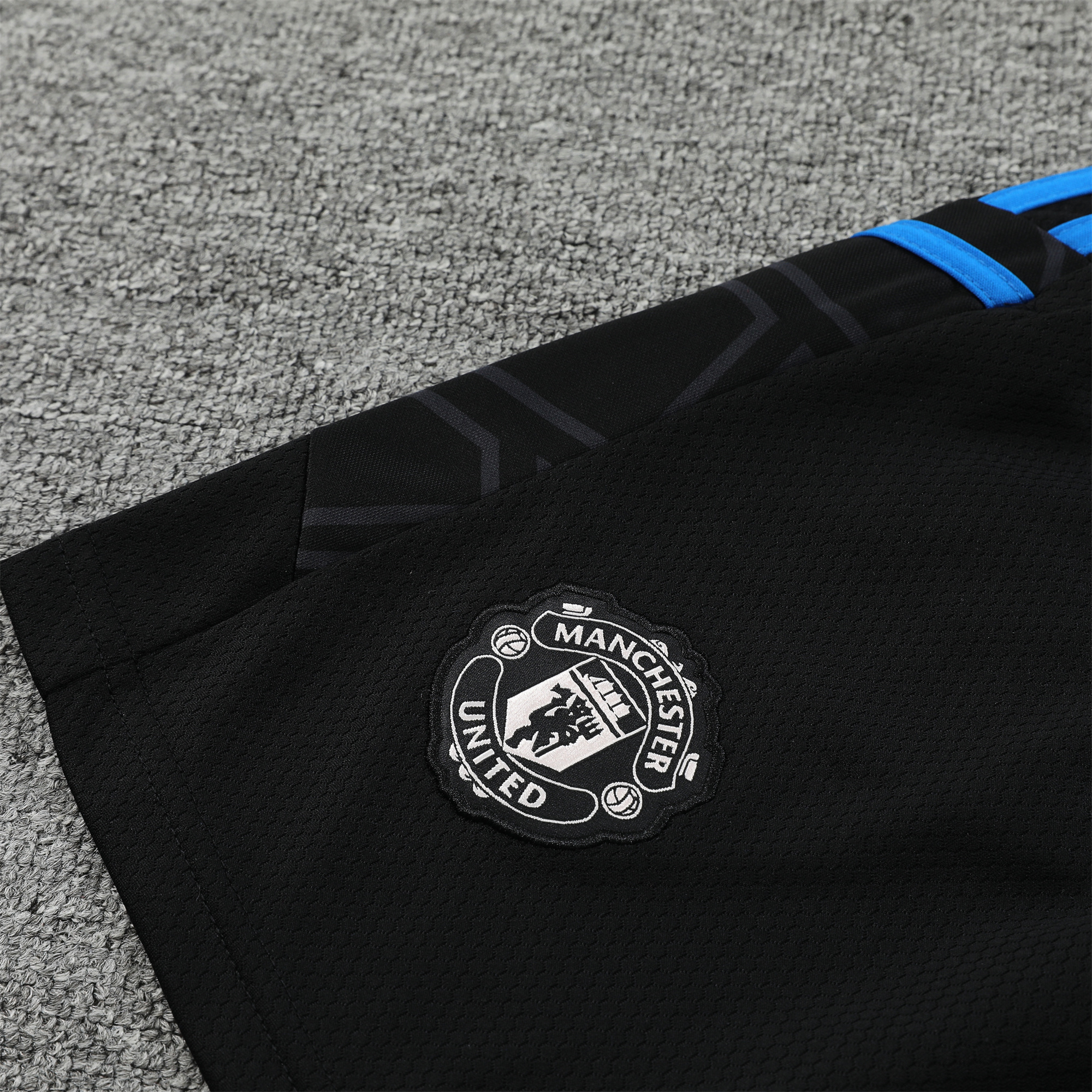 Manchester United 23-24 Vest Training Set Black Line - SOCCERDEALSHOP