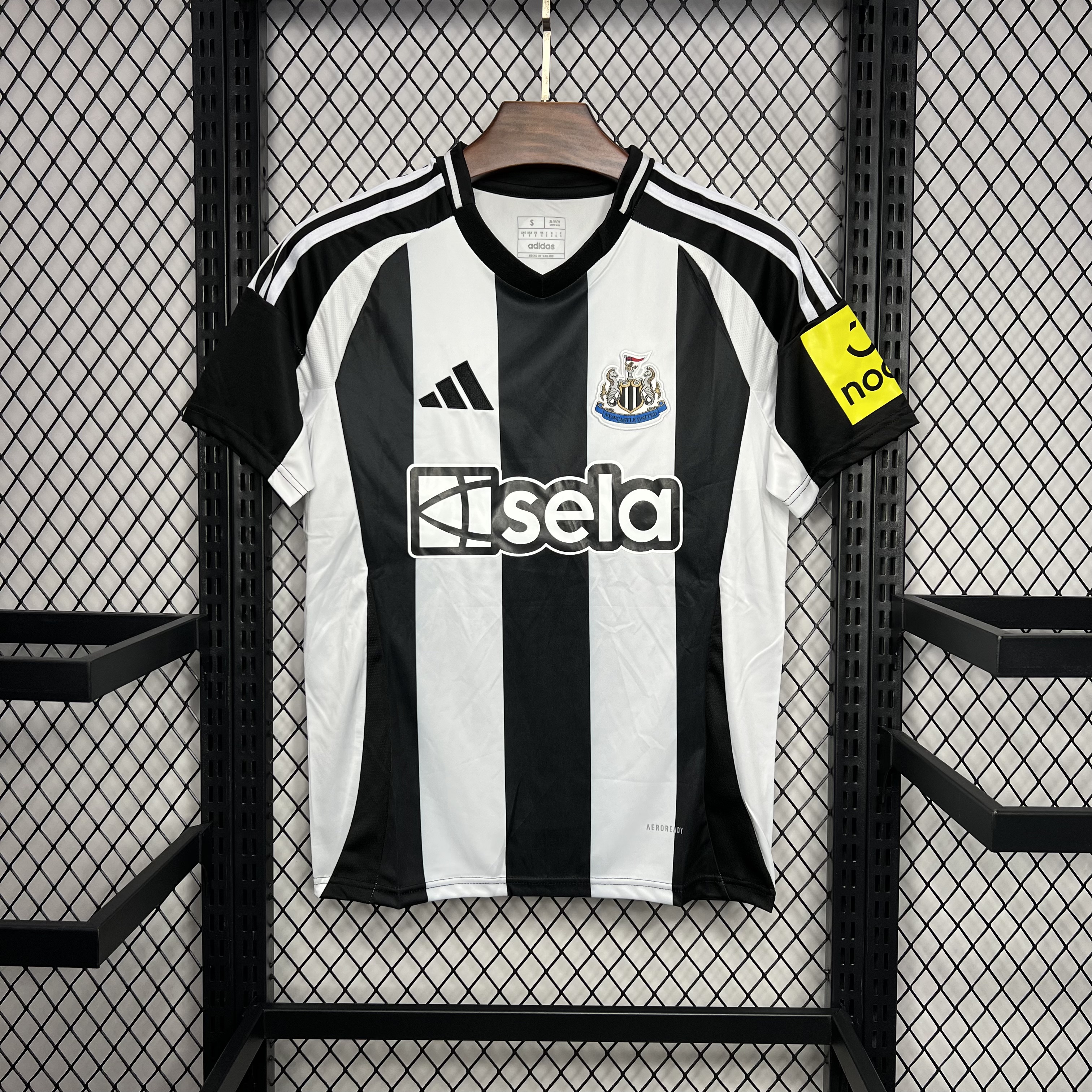 Newcastle United 24-25 Home Stadium Jersey - Fans Version - SOCCERDEALSHOP