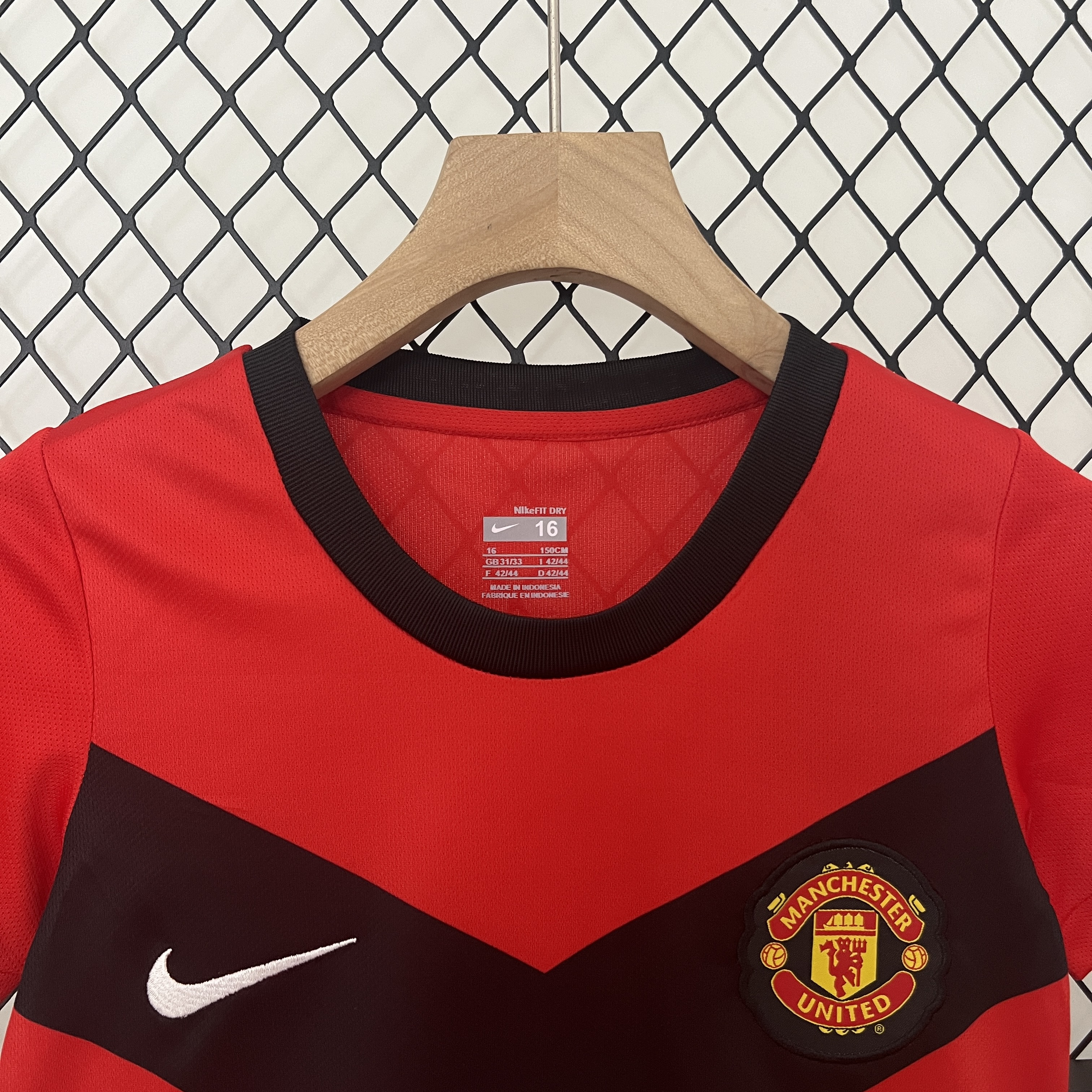 Manchester United Retro 2009-10 Home Stadium Kids Kit - SOCCERDEALSHOP
