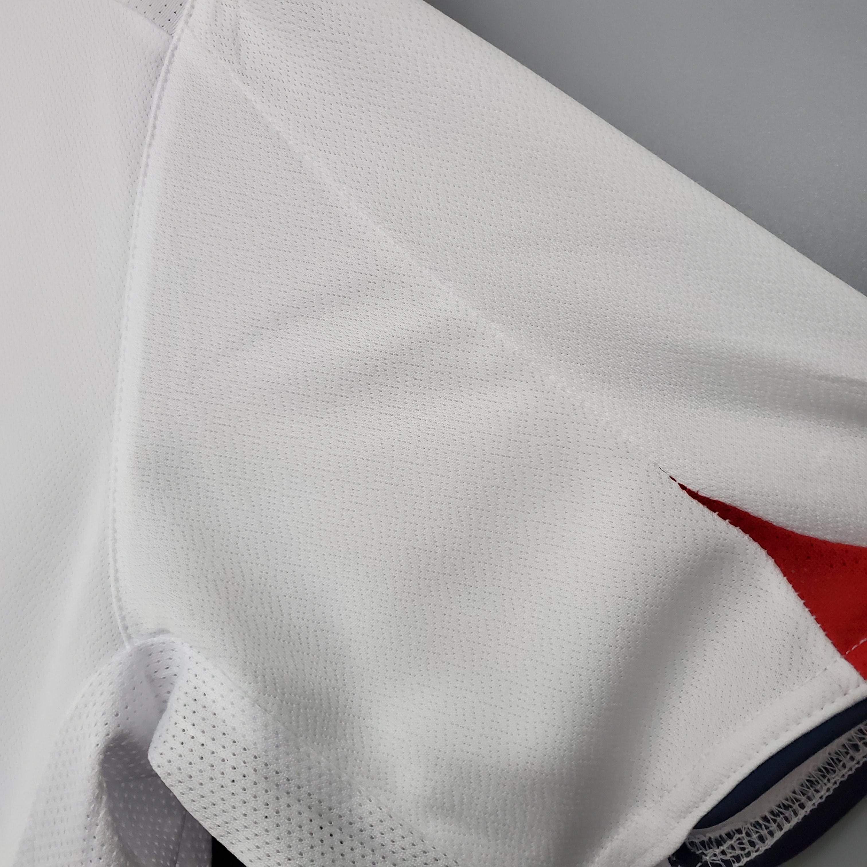 Retro England 2006 Home Stadium Jersey - SOCCERDEALSHOP