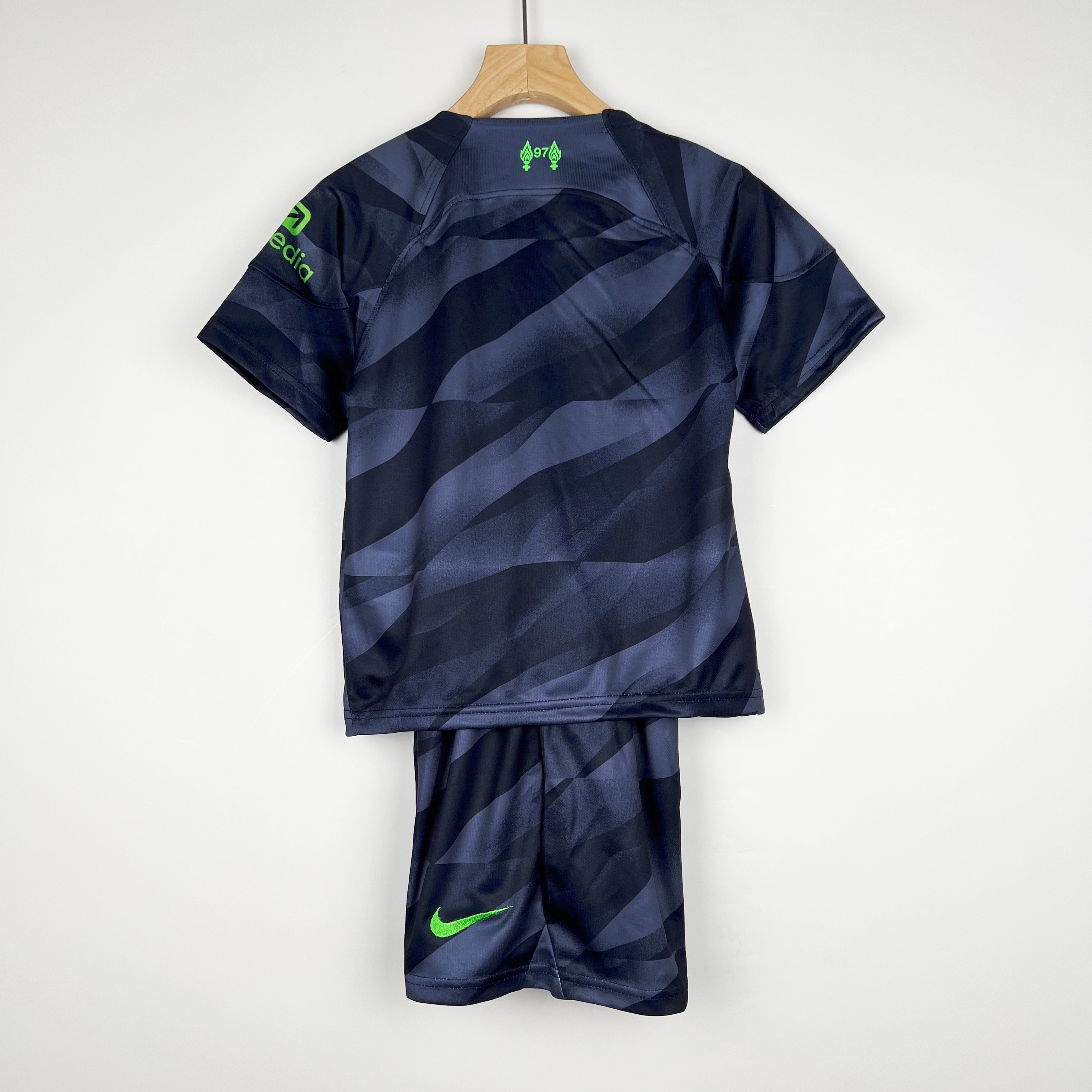 Liverpool 23-24 Black Goalkeeper Kids Kit - SOCCERDEALSHOP