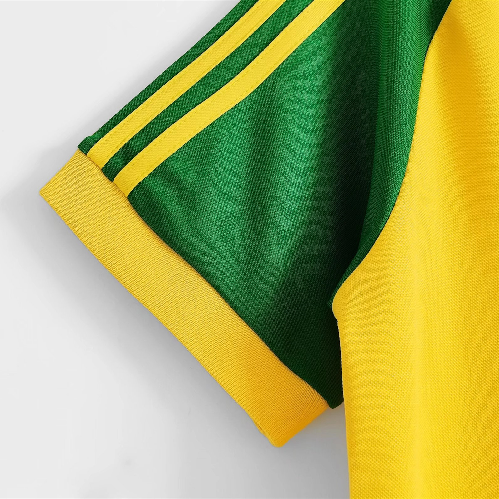 Retro Wales 1982 Away Stadium Jersey - SOCCERDEALSHOP