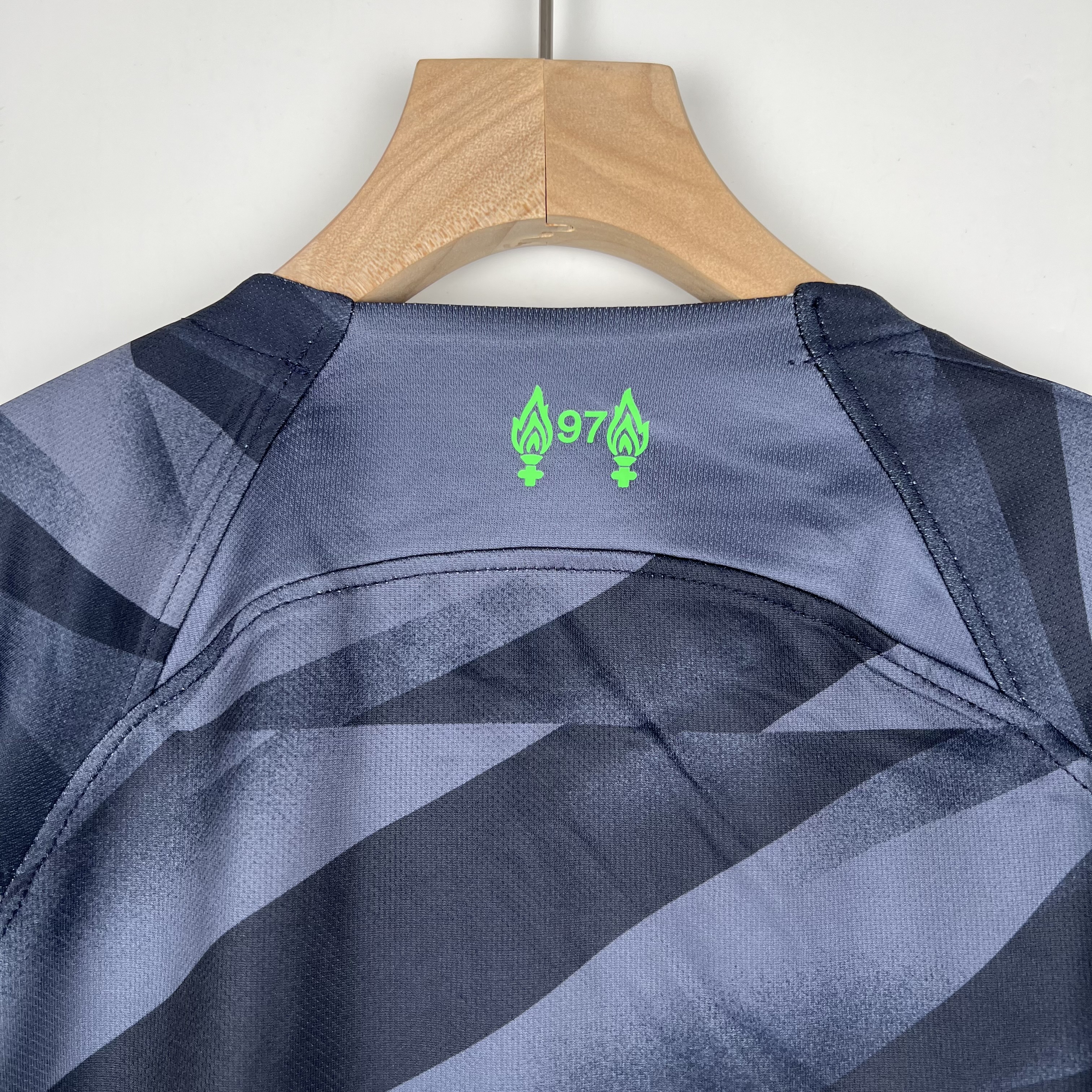 Liverpool 23-24 Black Goalkeeper Kids Kit - SOCCERDEALSHOP