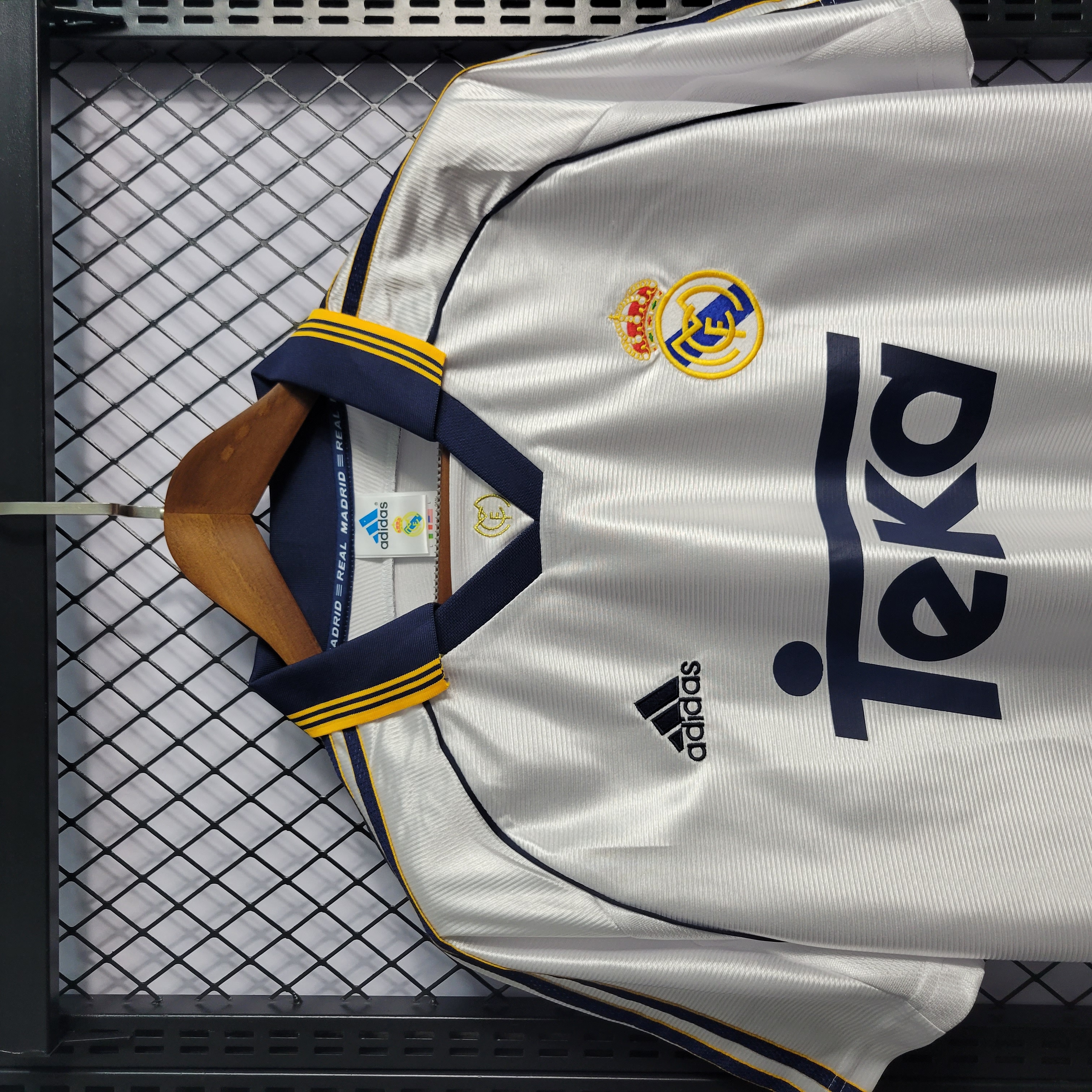 Retro Real Madrid 1998-00 Home Stadium Jersey - SOCCERDEALSHOP