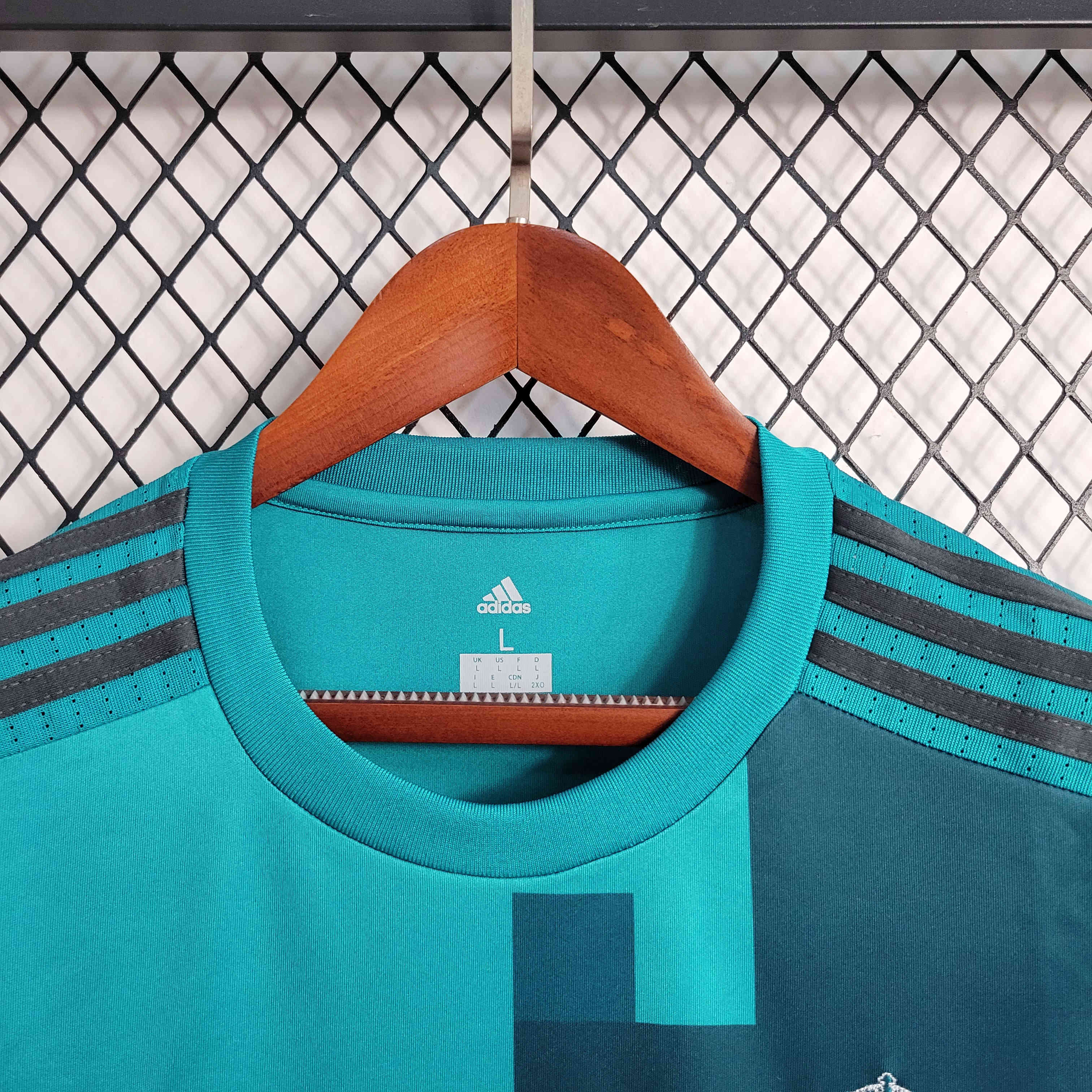 Retro Real Madrid 17-18 Third Long Sleeve Jersey - SOCCERDEALSHOP