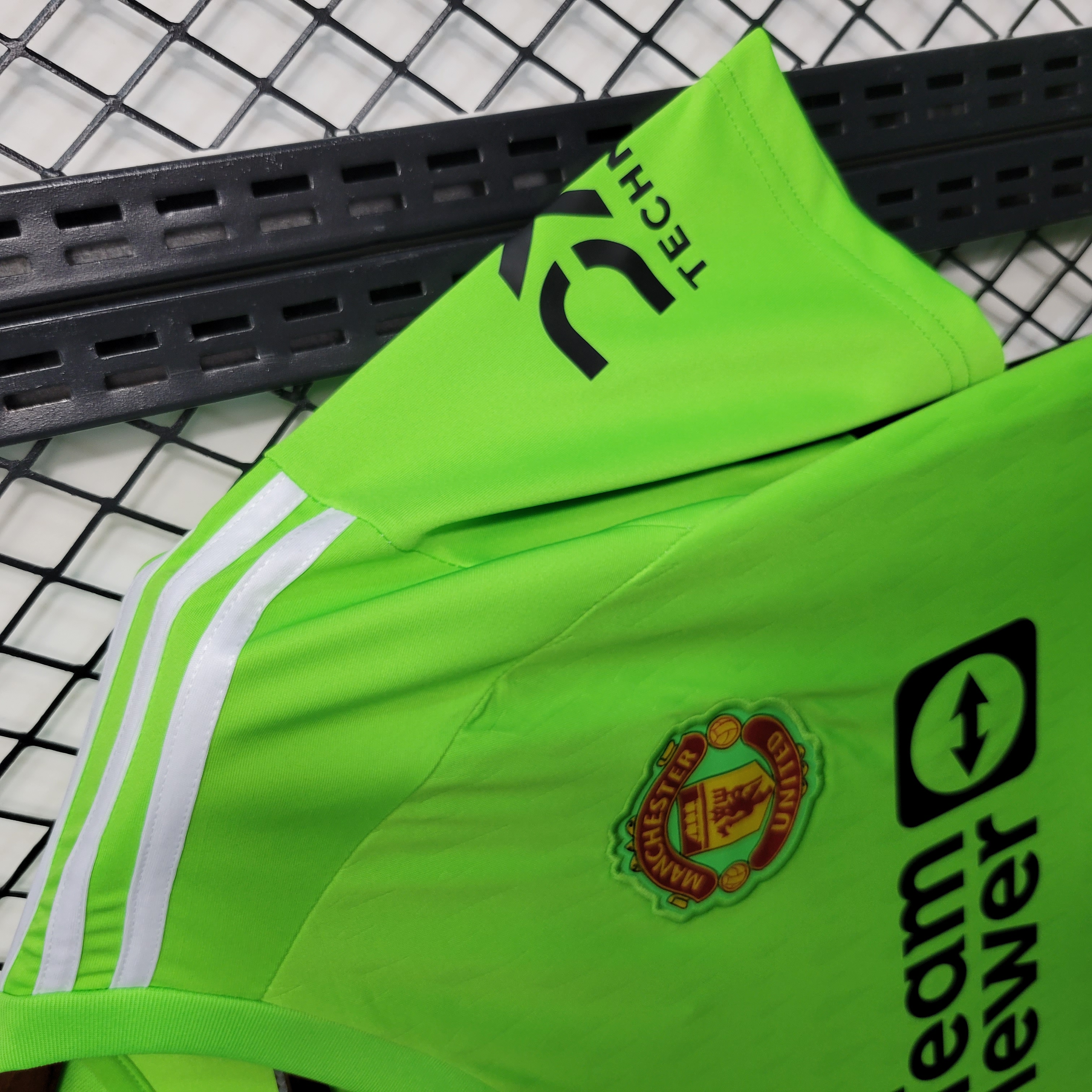 Manchester United 23-24 Green Goalkeeper Jersey - Fans Version - SOCCERDEALSHOP