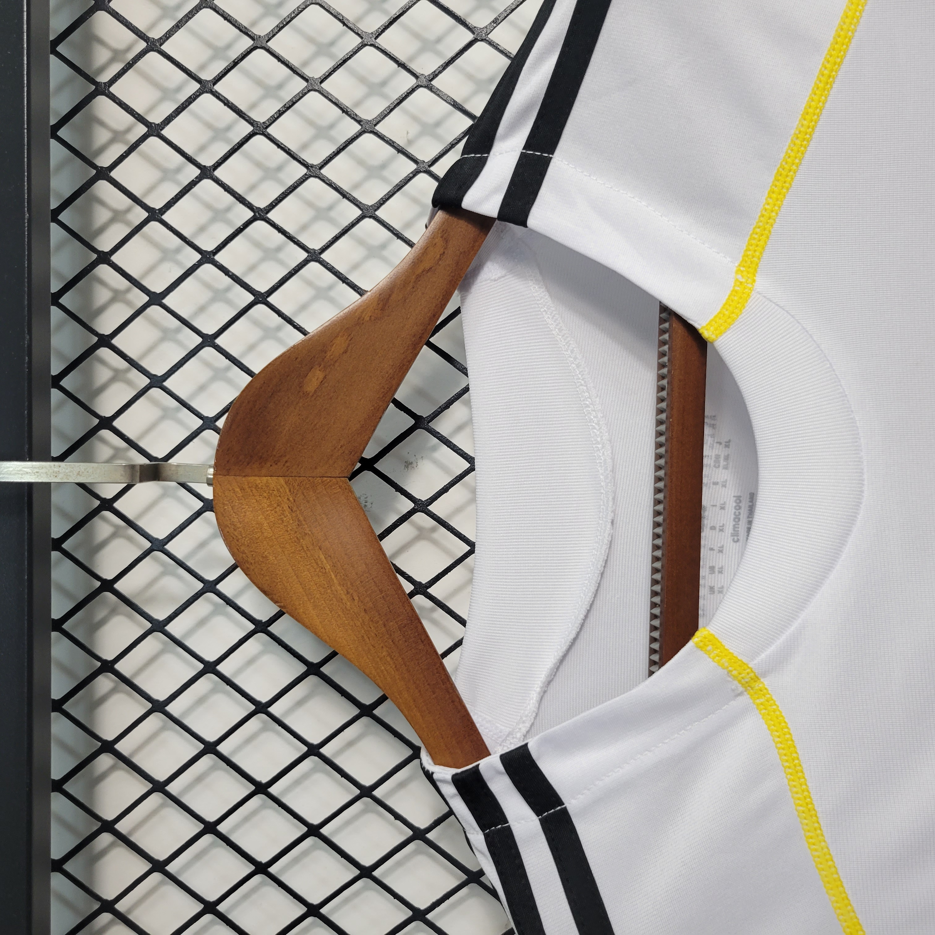 Retro Real Madrid 09-10 Home Stadium Jersey - SOCCERDEALSHOP