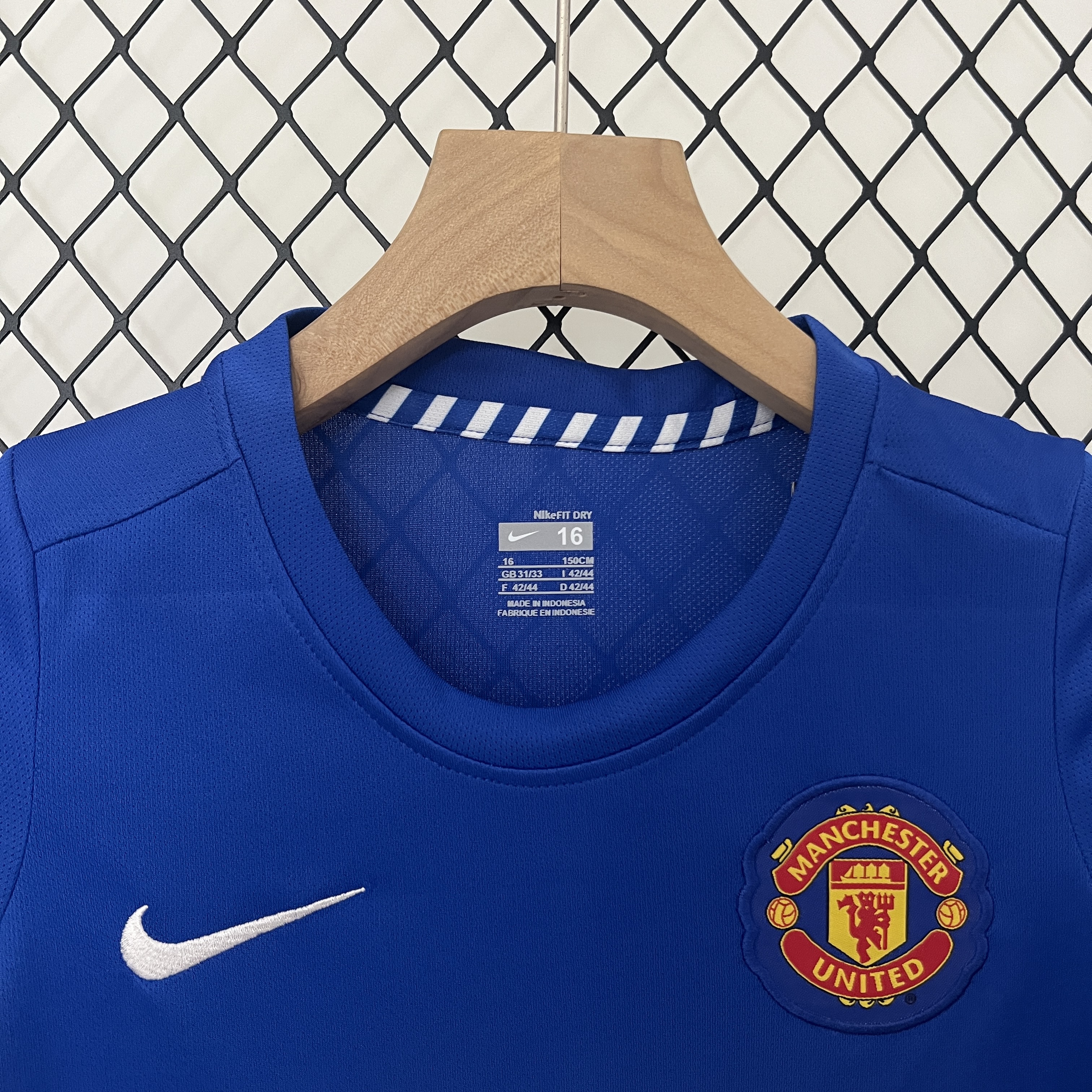 Manchester United Retro 2008-09 Third Kids Kit - SOCCERDEALSHOP