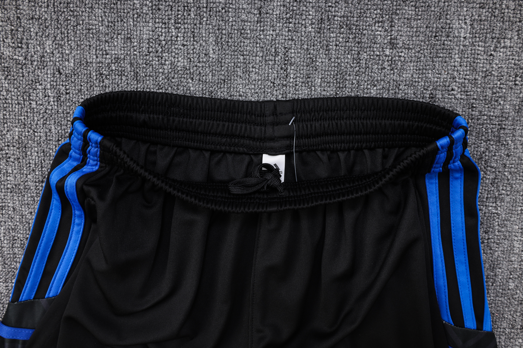 23-24 Manchester United Pink Player Vest Training Set - SOCCERDEALSHOP