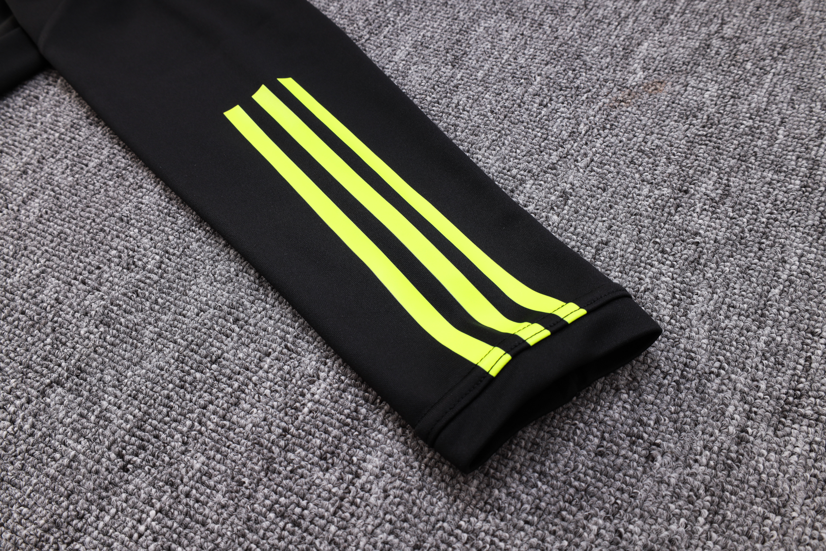 Arsenal 23-24 Kids Long Sleeve Training Set Black - SOCCERDEALSHOP