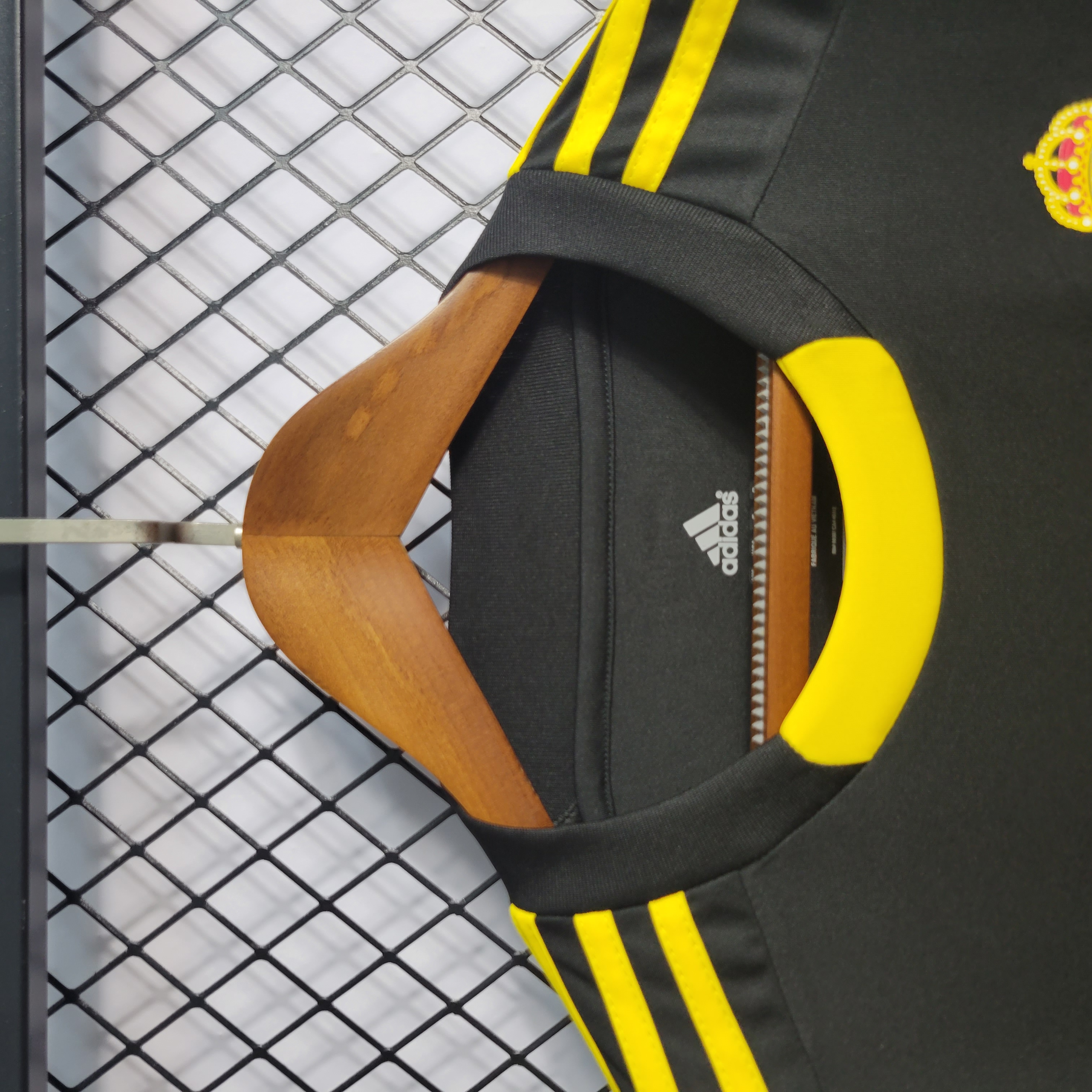 Retro Real Madrid 11-12 Black Goalkeeper Jersey - SOCCERDEALSHOP