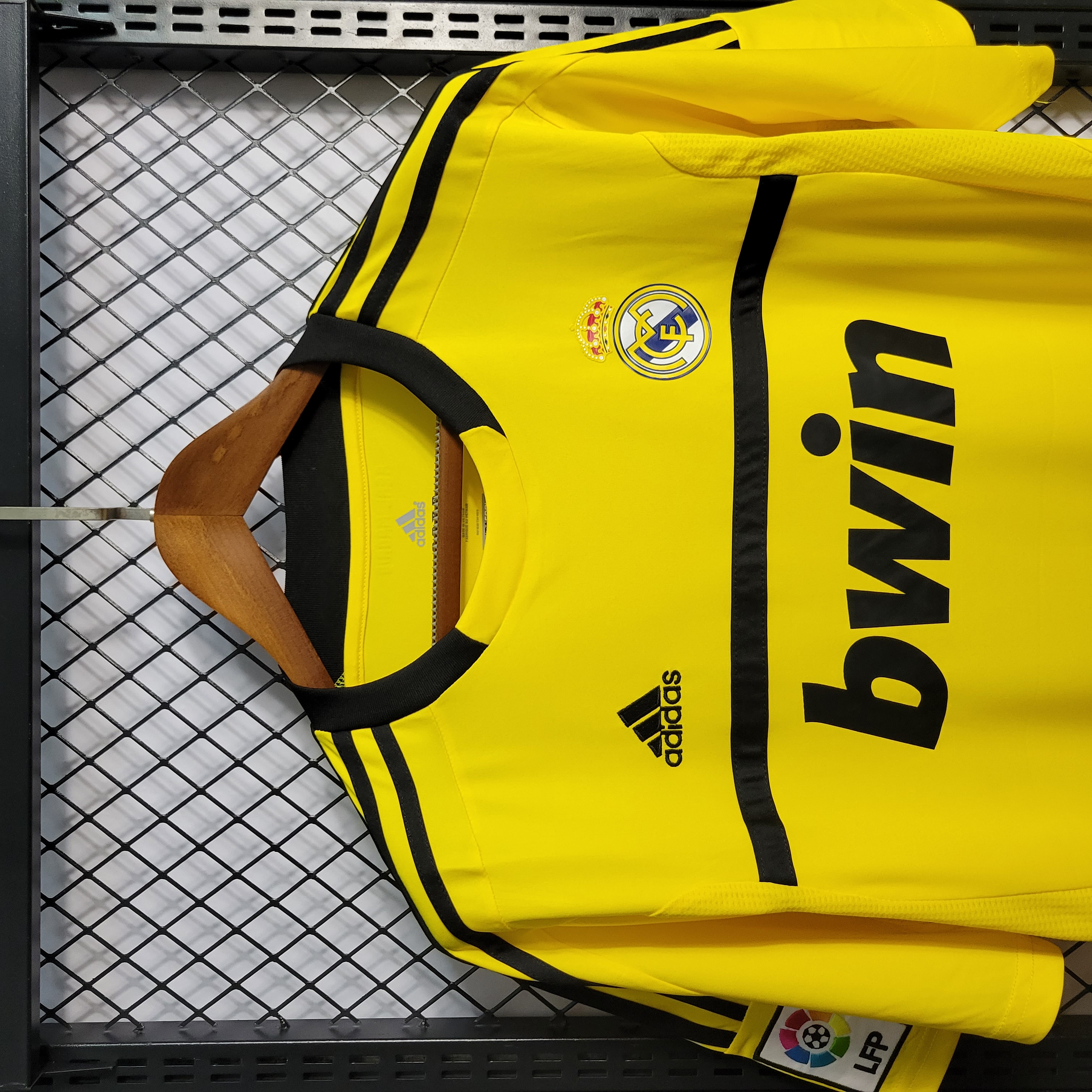 Retro Real Madrid 11-12 Yellow Goalkeeper Jersey - SOCCERDEALSHOP