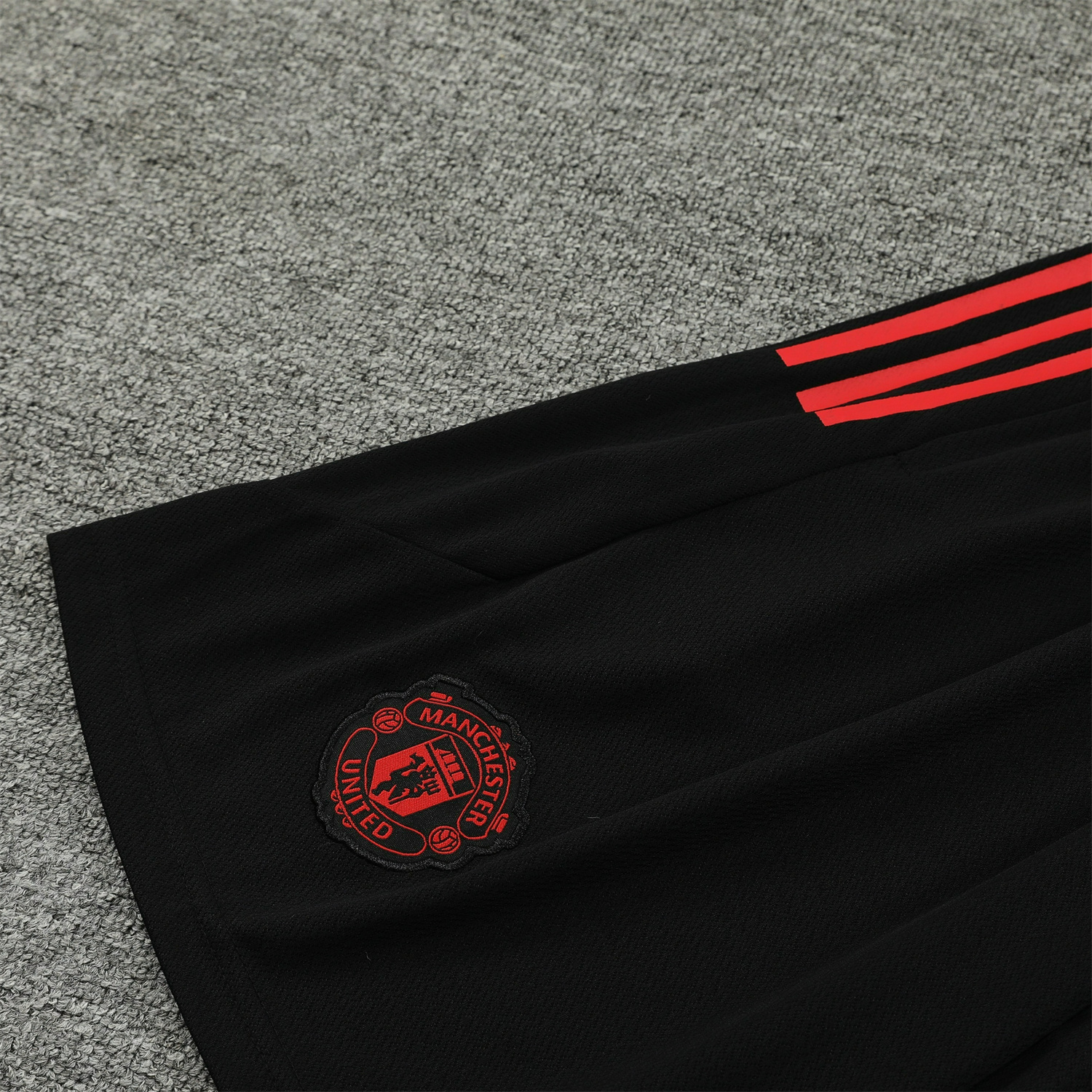 Manchester United 23-24 Black Player Vest Training Set - SOCCERDEALSHOP