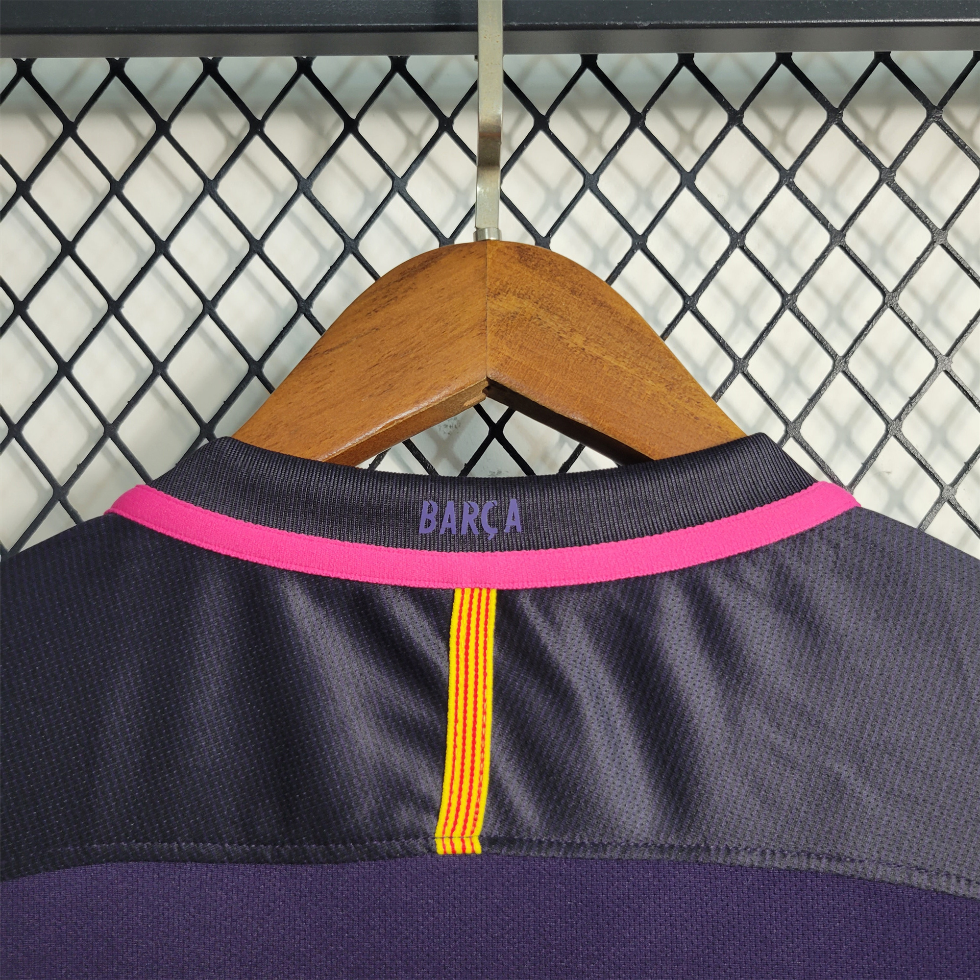 B.A.R.S.A Retro 16-17 Away Stadium Jersey - SOCCERDEALSHOP