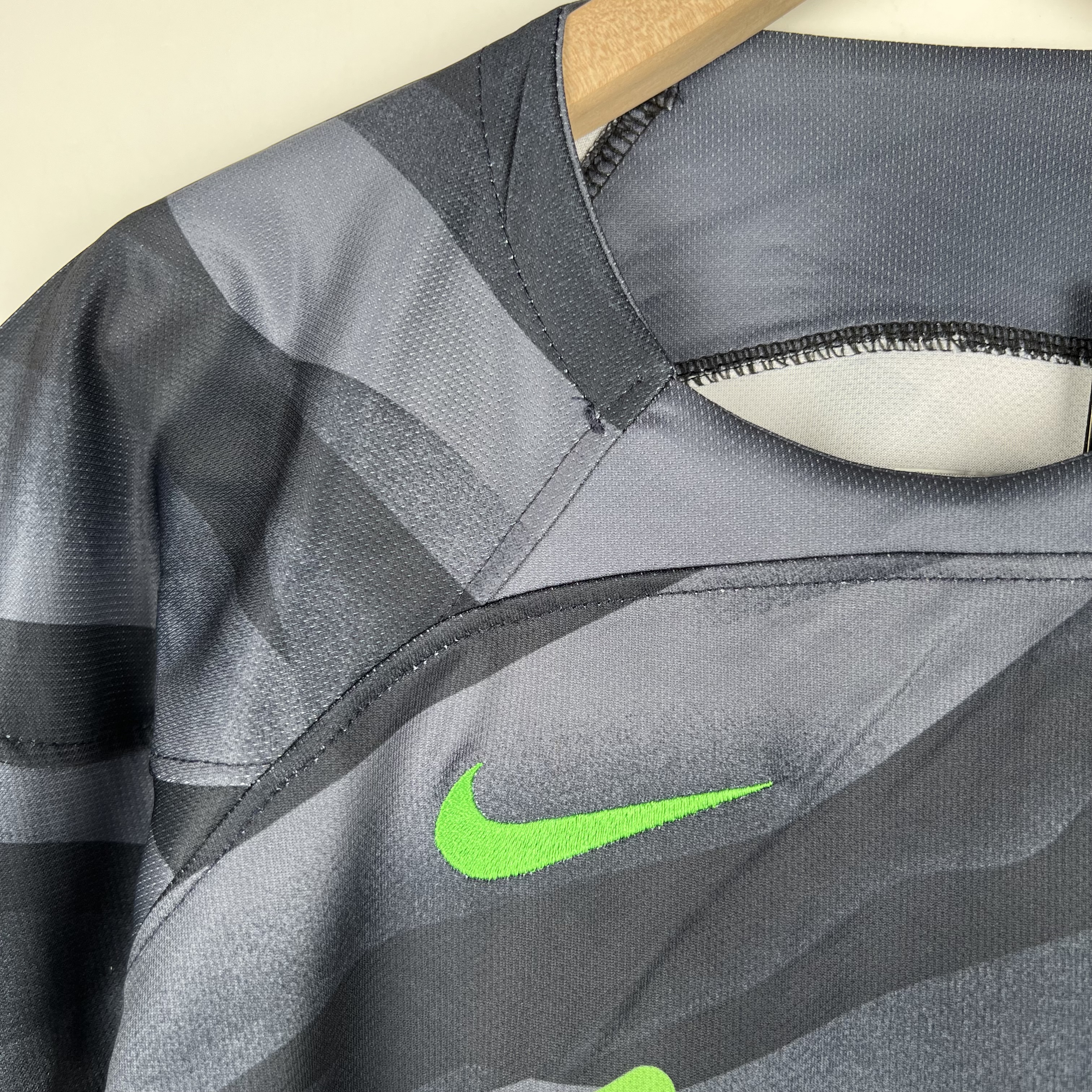 Liverpool 23-24 Black Goalkeeper Kids Kit - SOCCERDEALSHOP