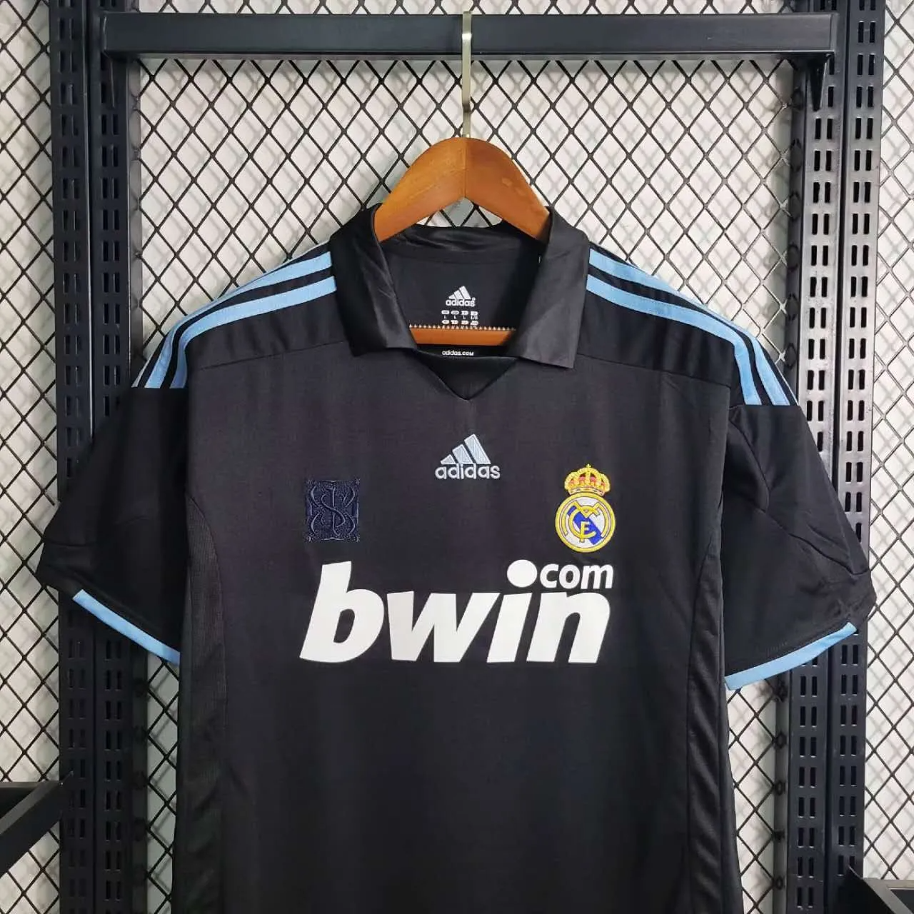 Retro Real Madrid 09-10 Away Stadium Jersey - SOCCERDEALSHOP