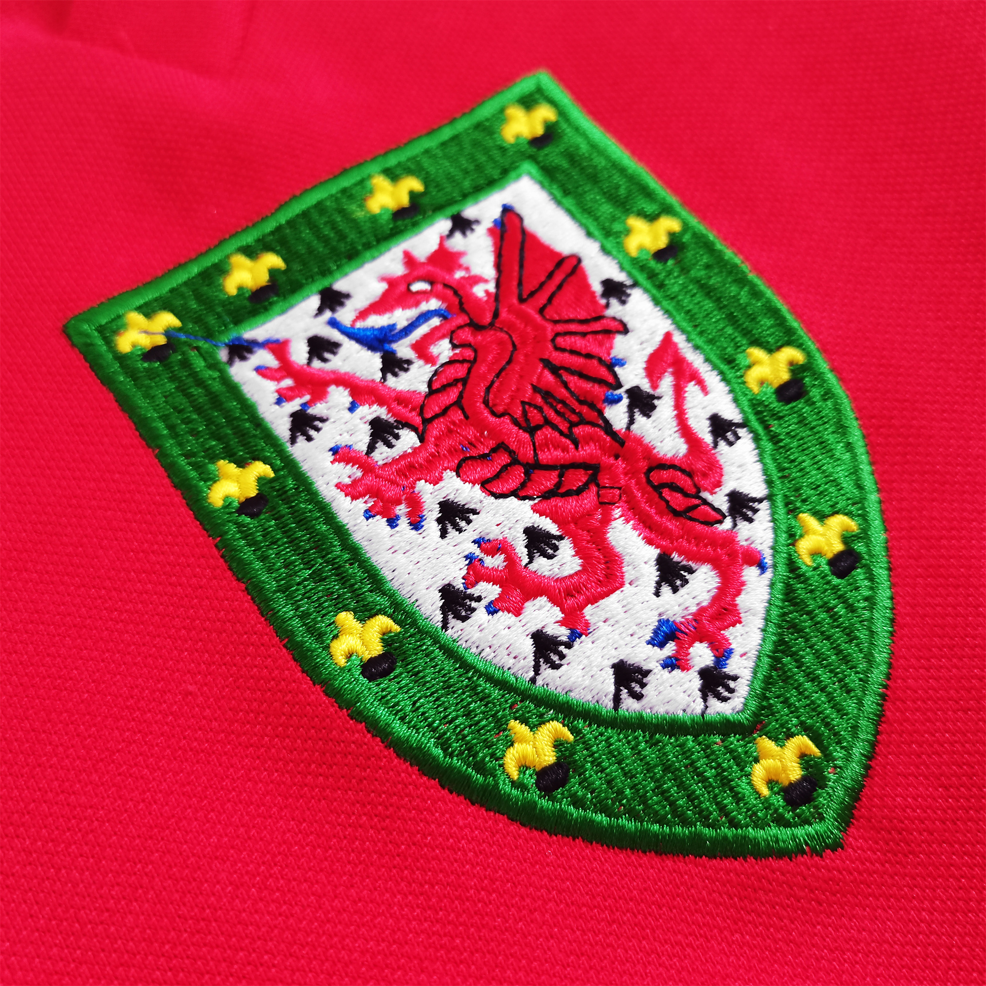 Retro Wales 1976 Home Stadium Jersey - SOCCERDEALSHOP
