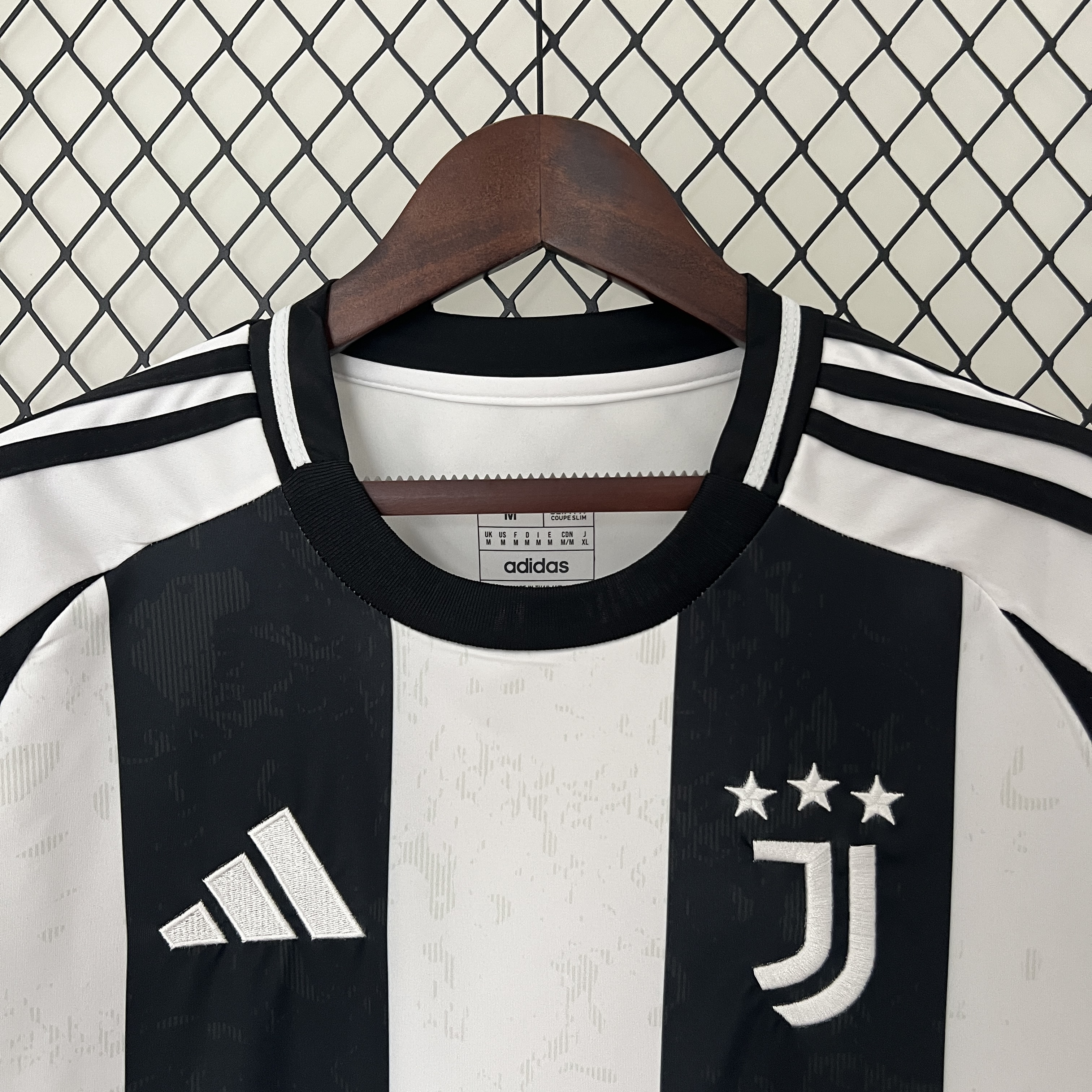 Juventus 24-25 Home Stadium Jersey - Fans Version - SOCCERDEALSHOP