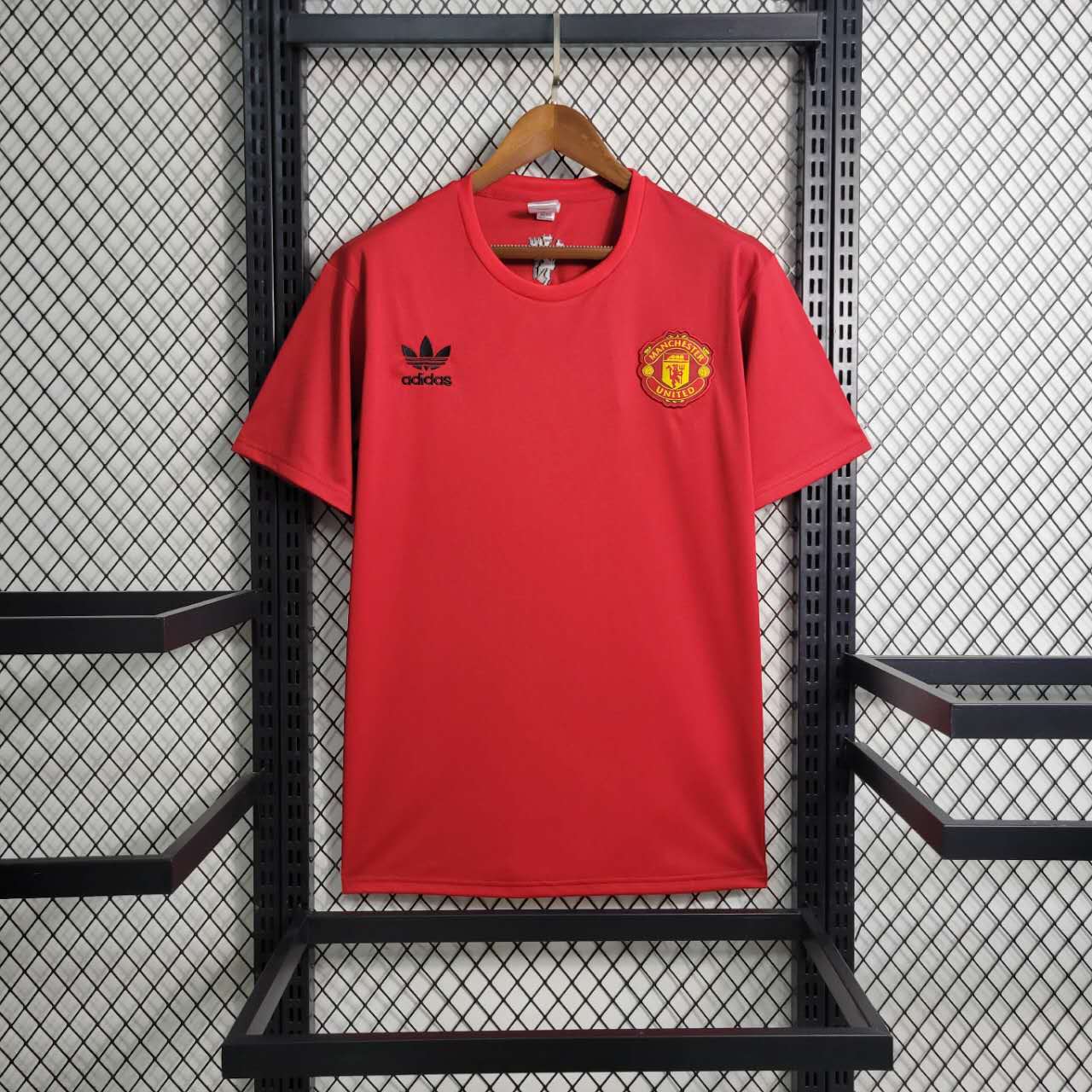 Manchester United 23-24 Red Training Jersey - Fans Version - SOCCERDEALSHOP