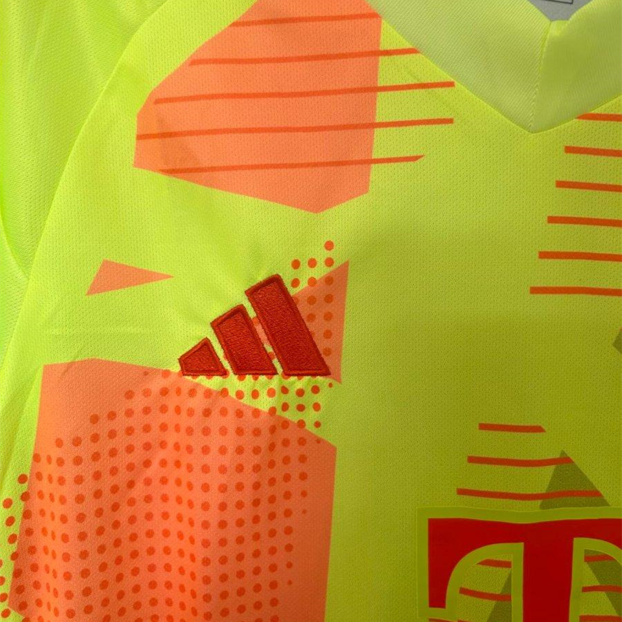 Bayern Munich 24-25 Green Goalkeeper Jersey - Fans Version - SOCCERDEALSHOP