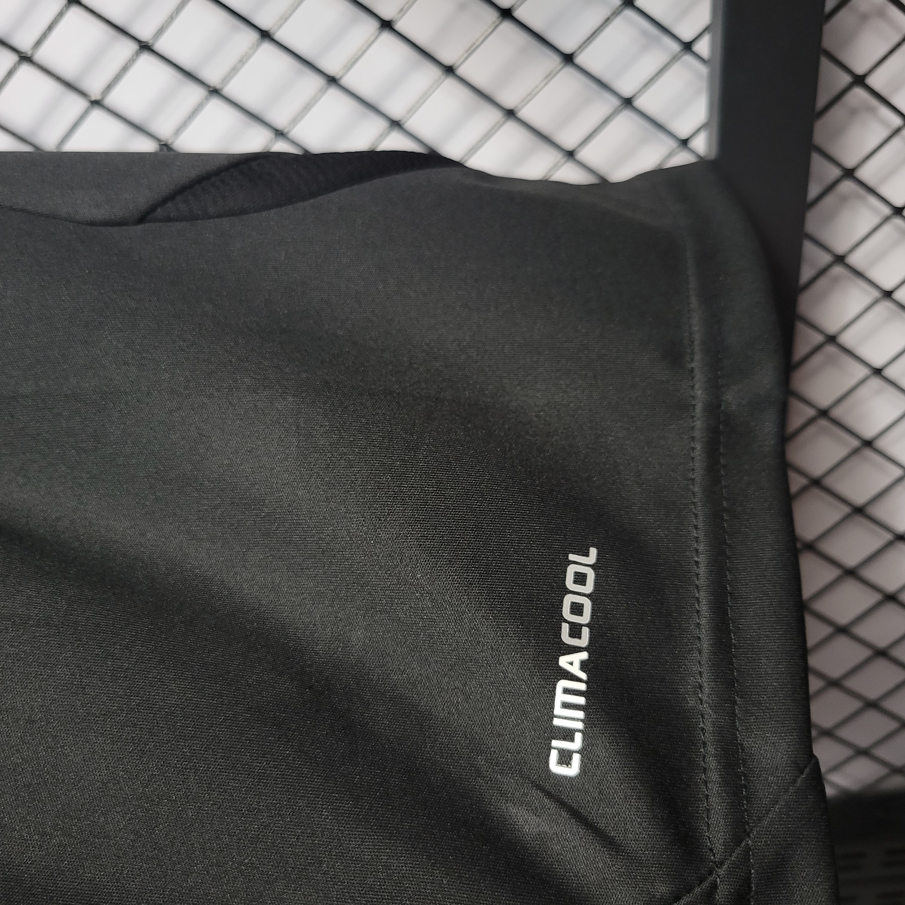 Retro Real Madrid 11-12 Black Goalkeeper Jersey - SOCCERDEALSHOP