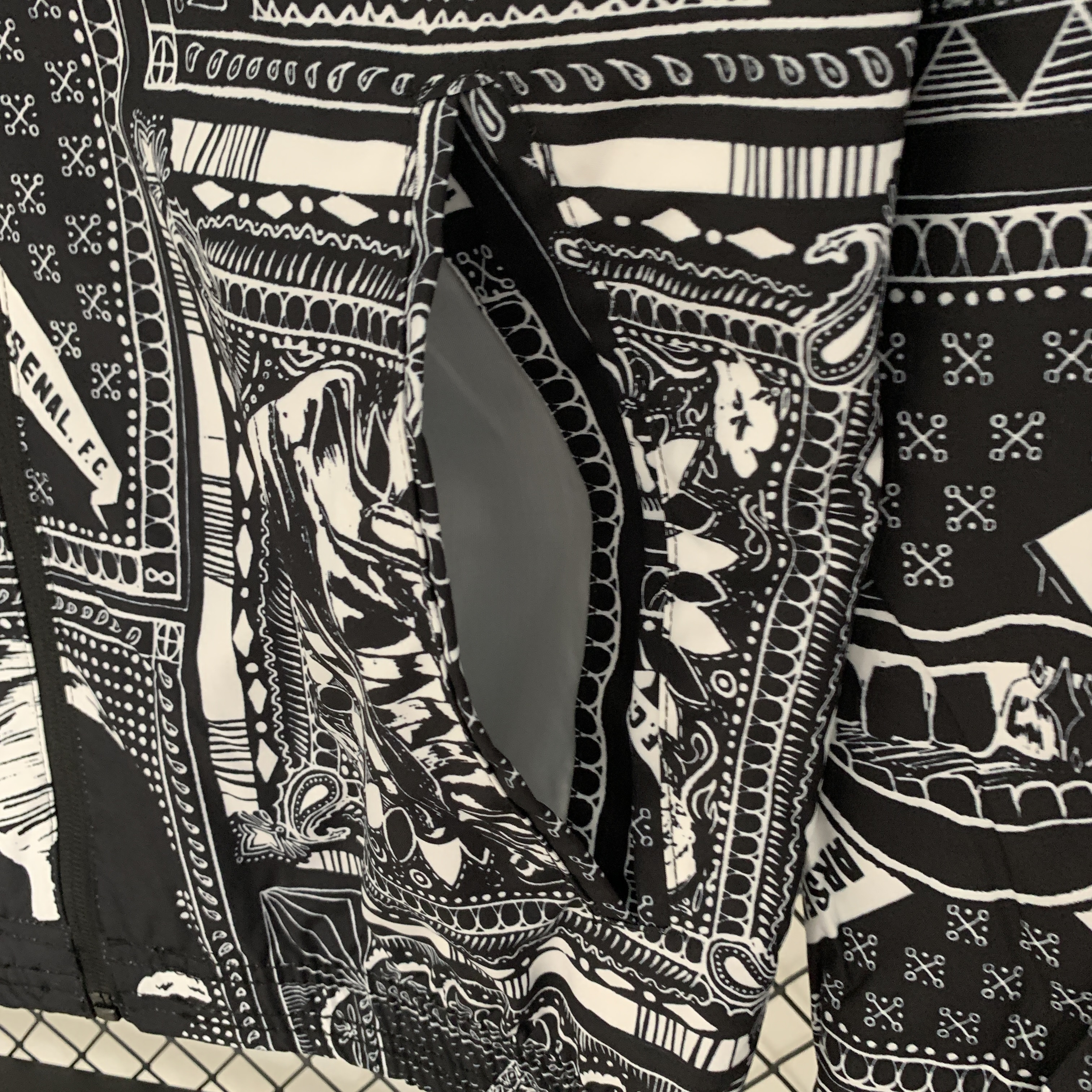 Arsenal x I-a-n.W-r-i-g-h-t Limited Edition 23-24 Player Reversible Windbreaker - SOCCERDEALSHOP