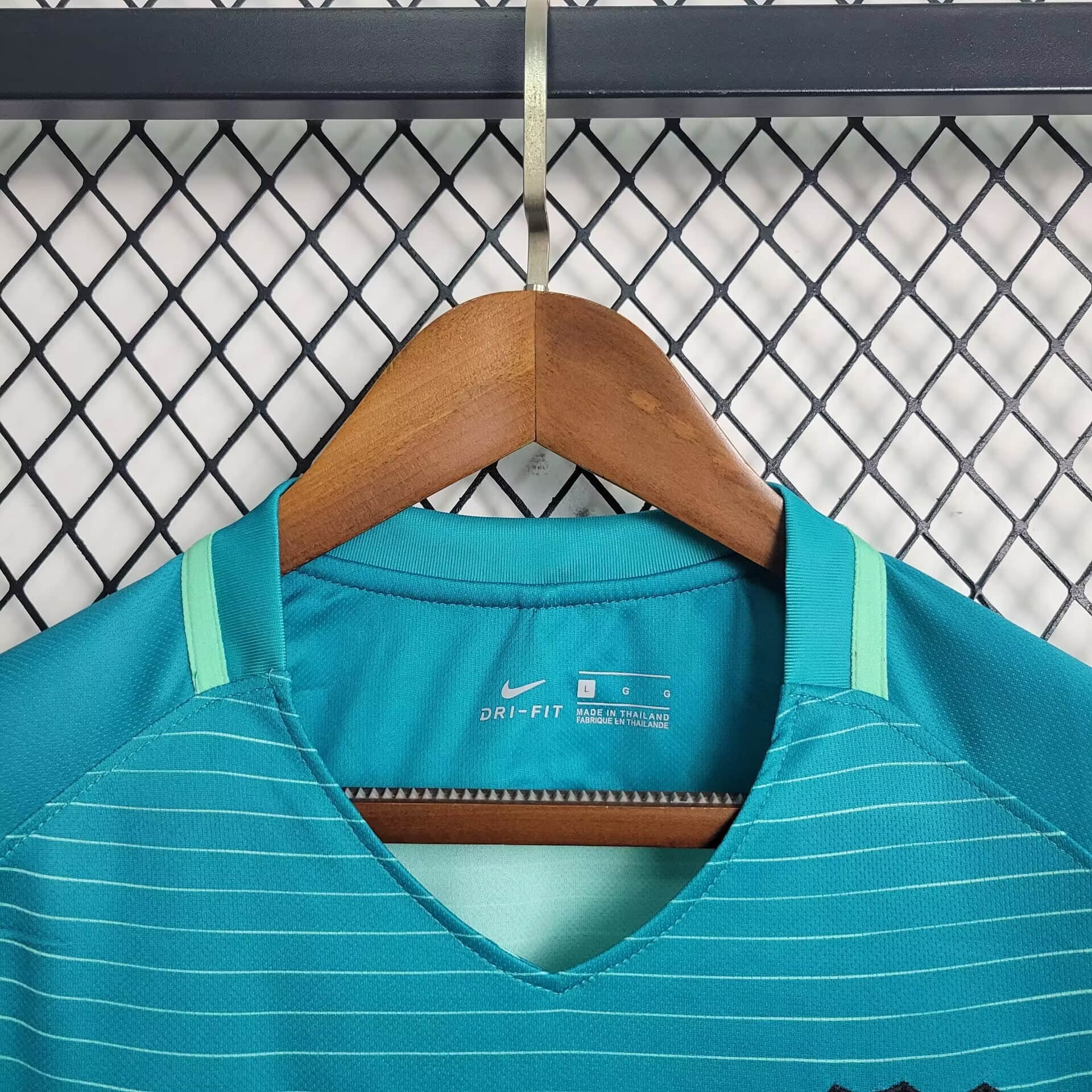 B.A.R.S.A Retro 16-17 Third Jersey - SOCCERDEALSHOP