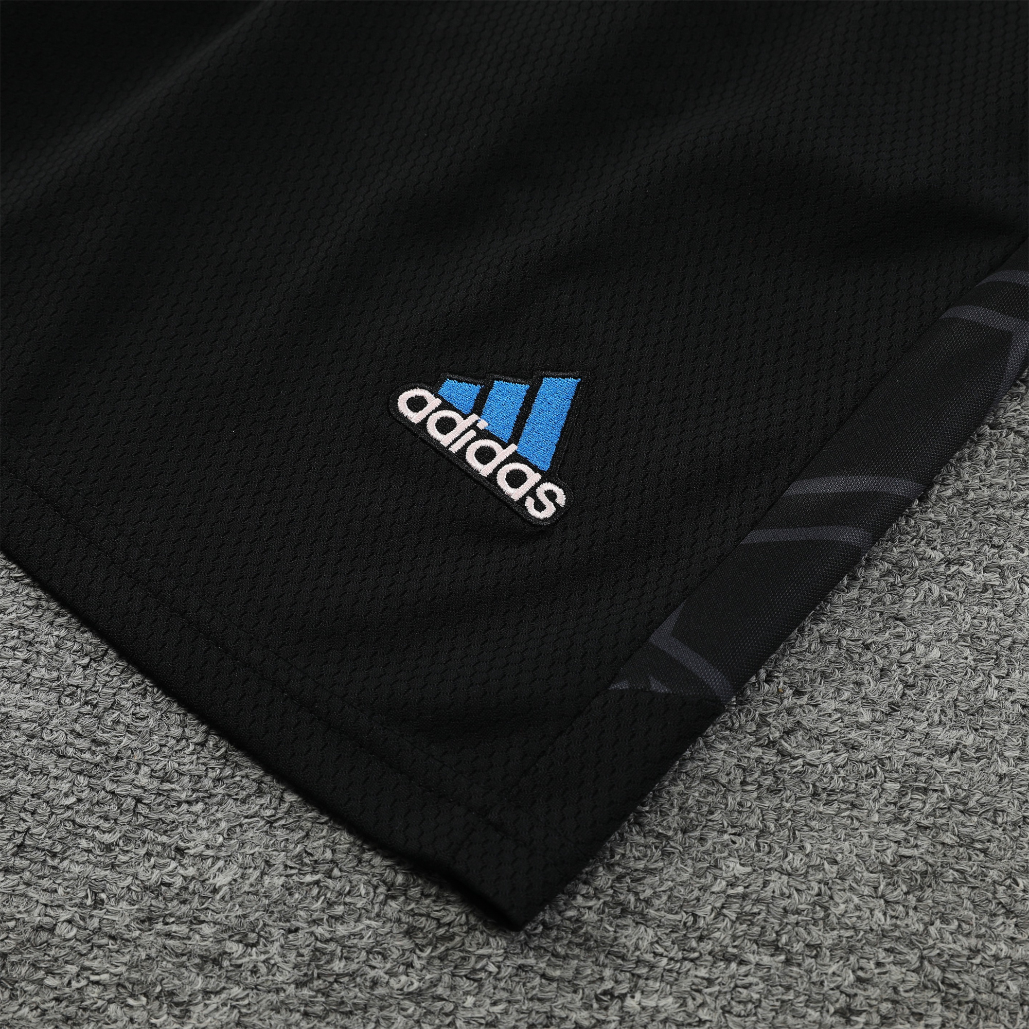 Manchester United 23-24 Vest Training Set Black Line - SOCCERDEALSHOP