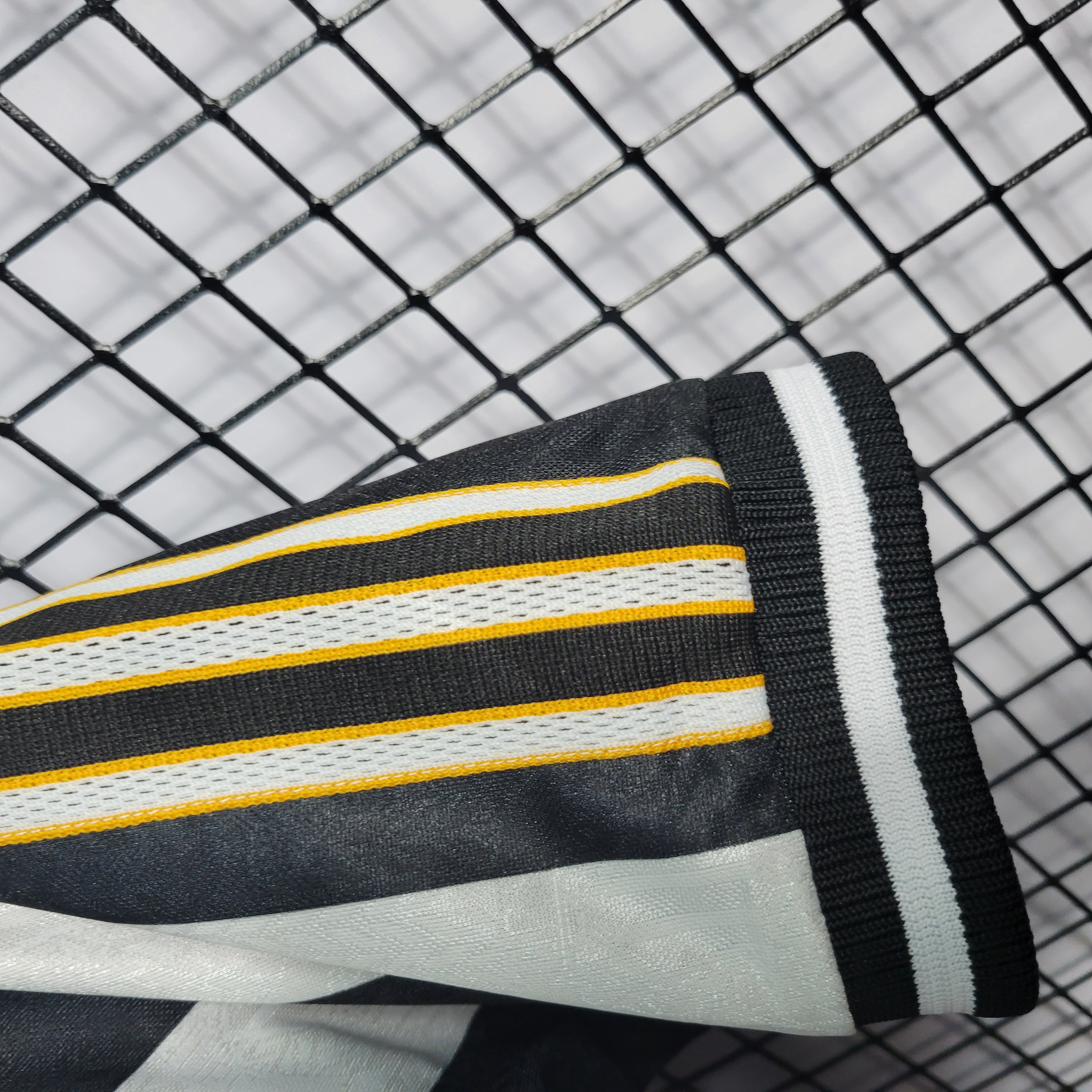 Retro Newcastle United 1995-97 Home Stadium Jersey - SOCCERDEALSHOP