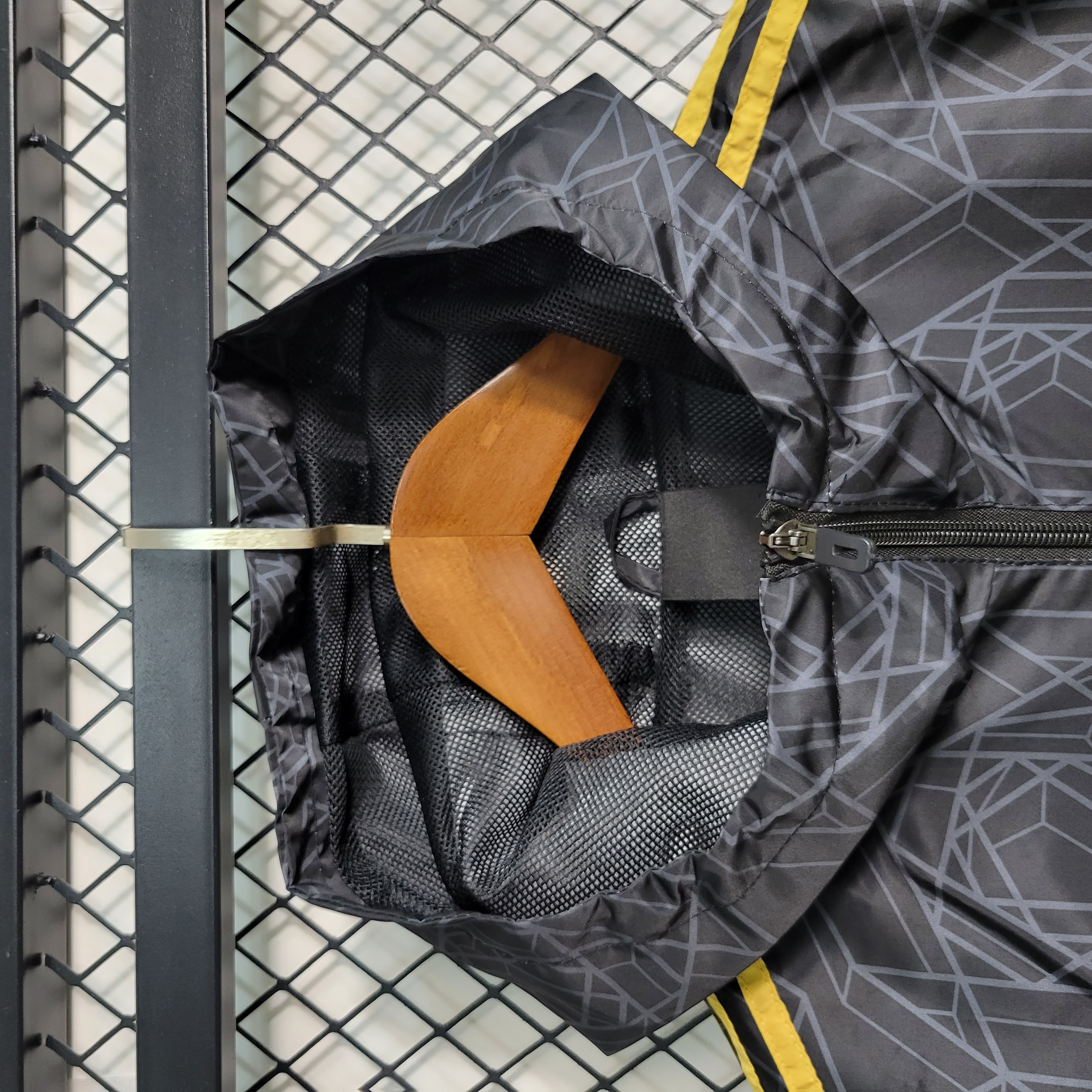 Manchester United 23-24 Player Windbreaker Jacket - Black - SOCCERDEALSHOP