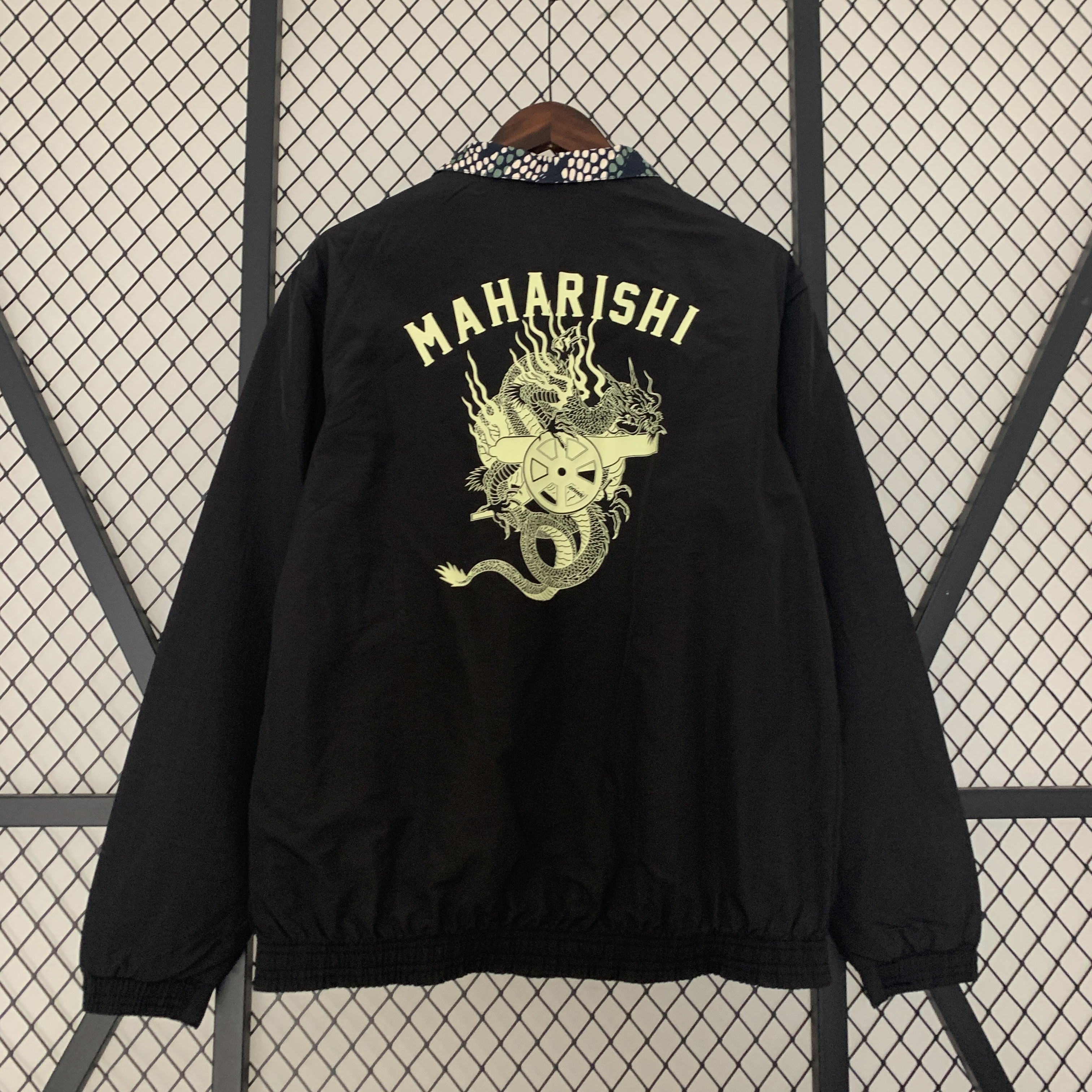 Arsenal x M.A.H.A R.I.S.H.I Limited Edition 23-24 Player Reversible Windbreaker - SOCCERDEALSHOP