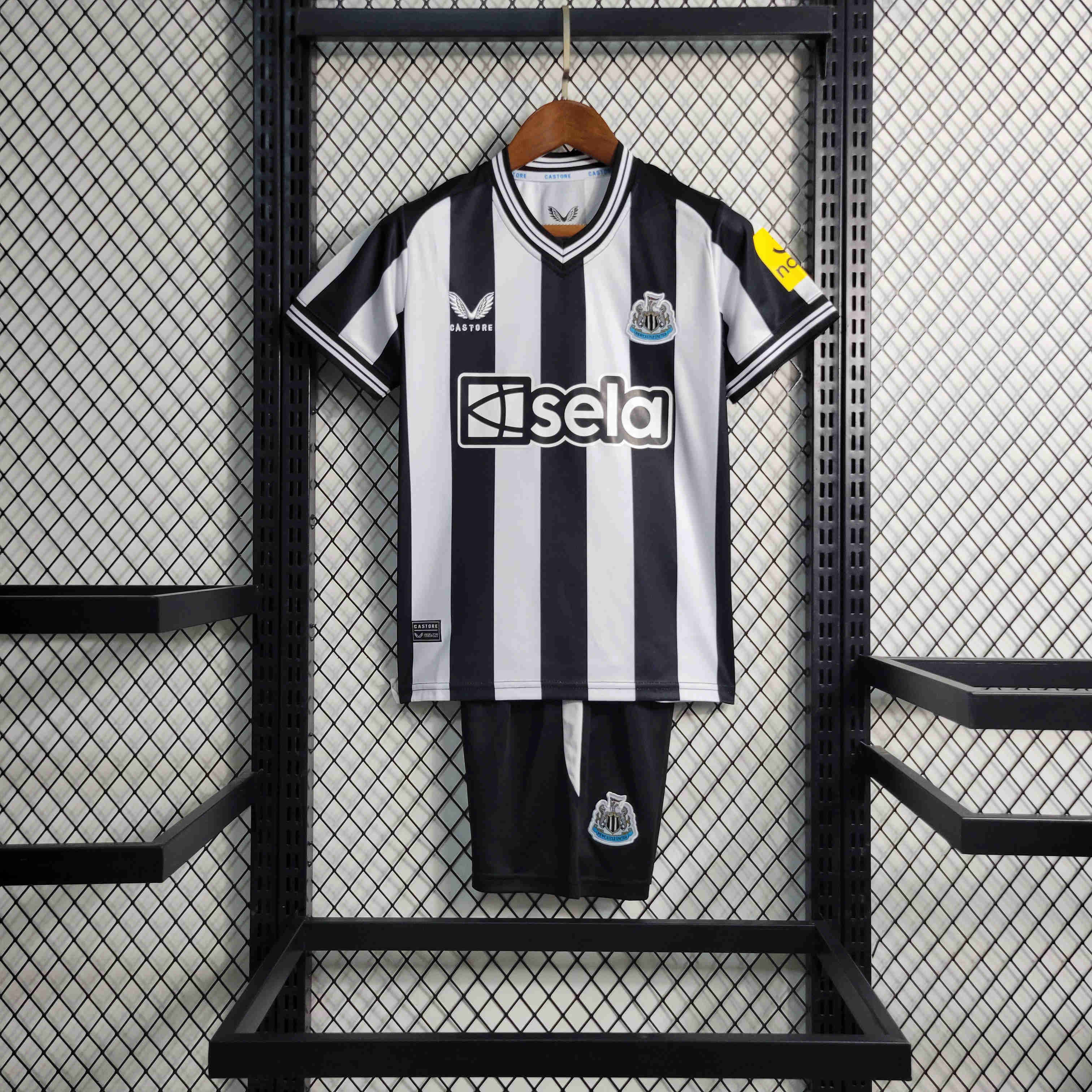 Newcastle United 23-24 Home Kids Kit - SOCCERDEALSHOP