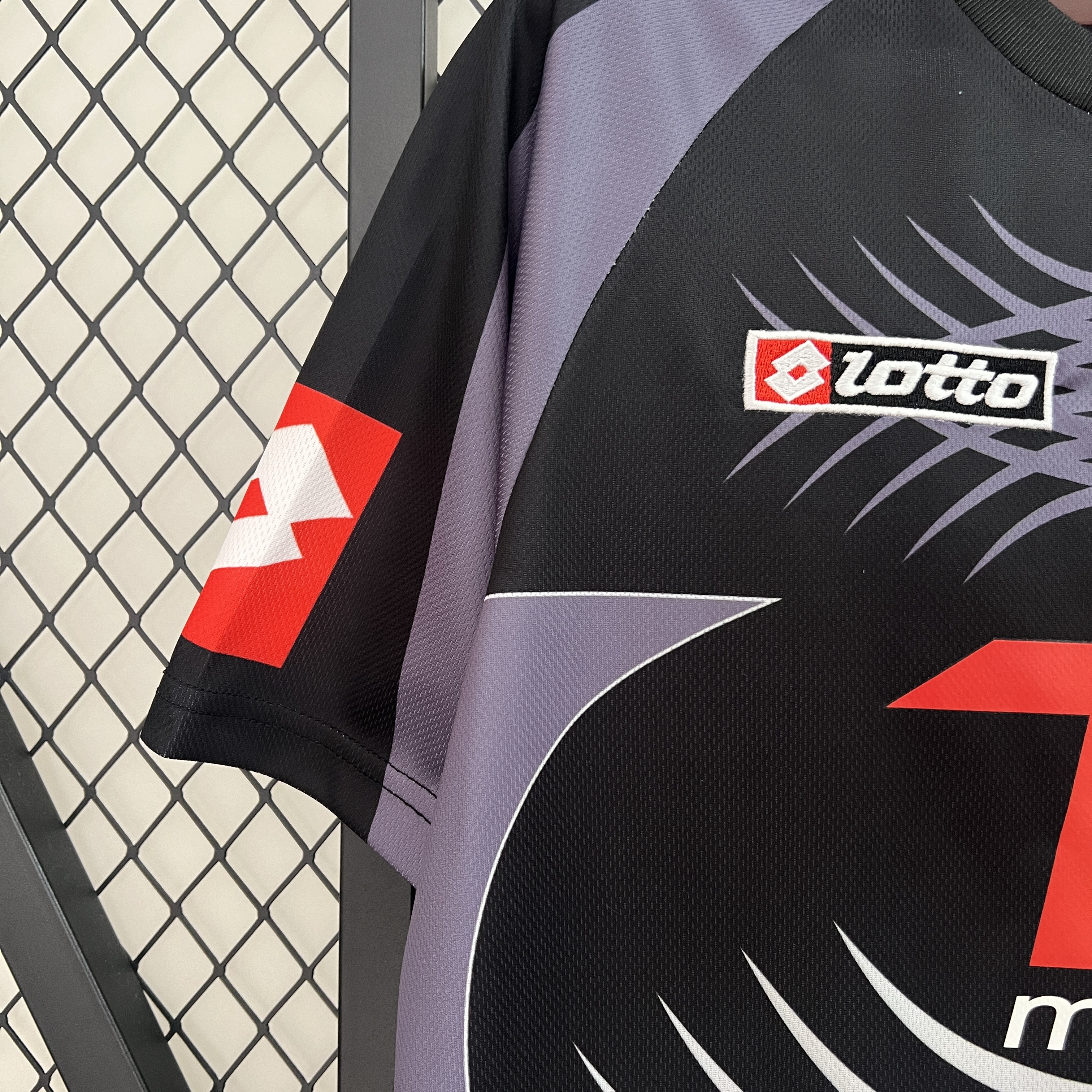 Retro Juventus 2001-02 Black Goalkeeper Jersey - SOCCERDEALSHOP