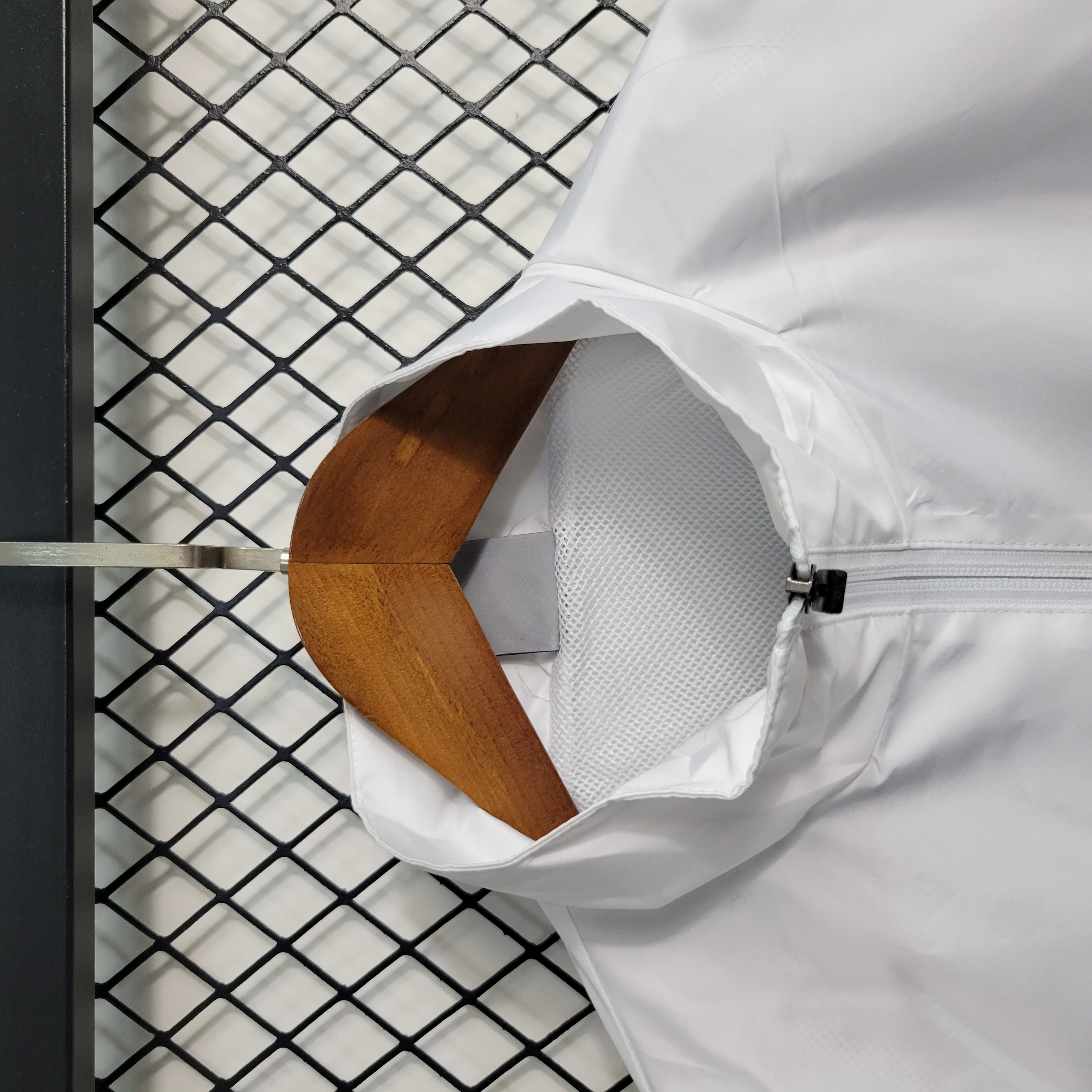 23-24 AC Milan White Windbreaker S-XXL - SOCCERDEALSHOP