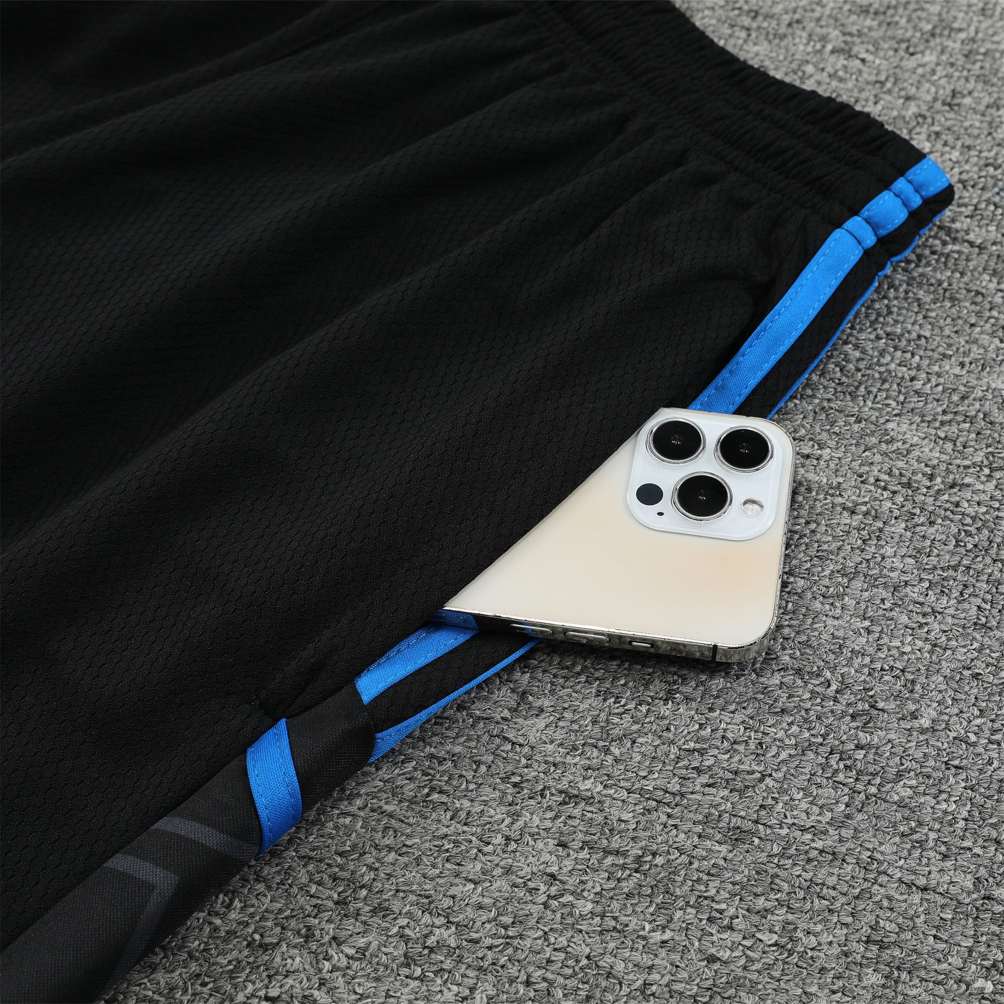 Manchester United 23-24 Vest Training Set Black Line - SOCCERDEALSHOP