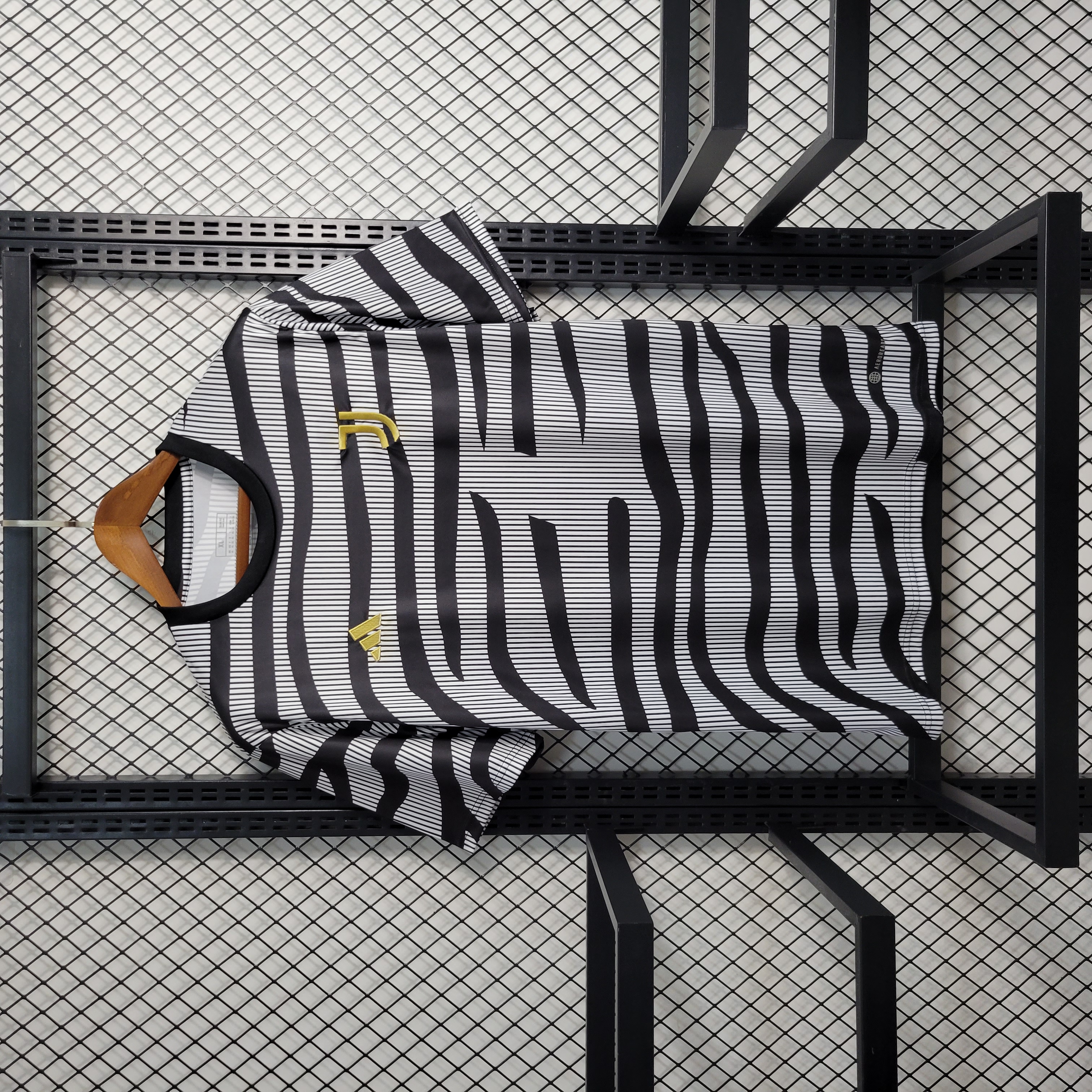 23-24 Juventus Training Jersey - Fans Version - SOCCERDEALSHOP