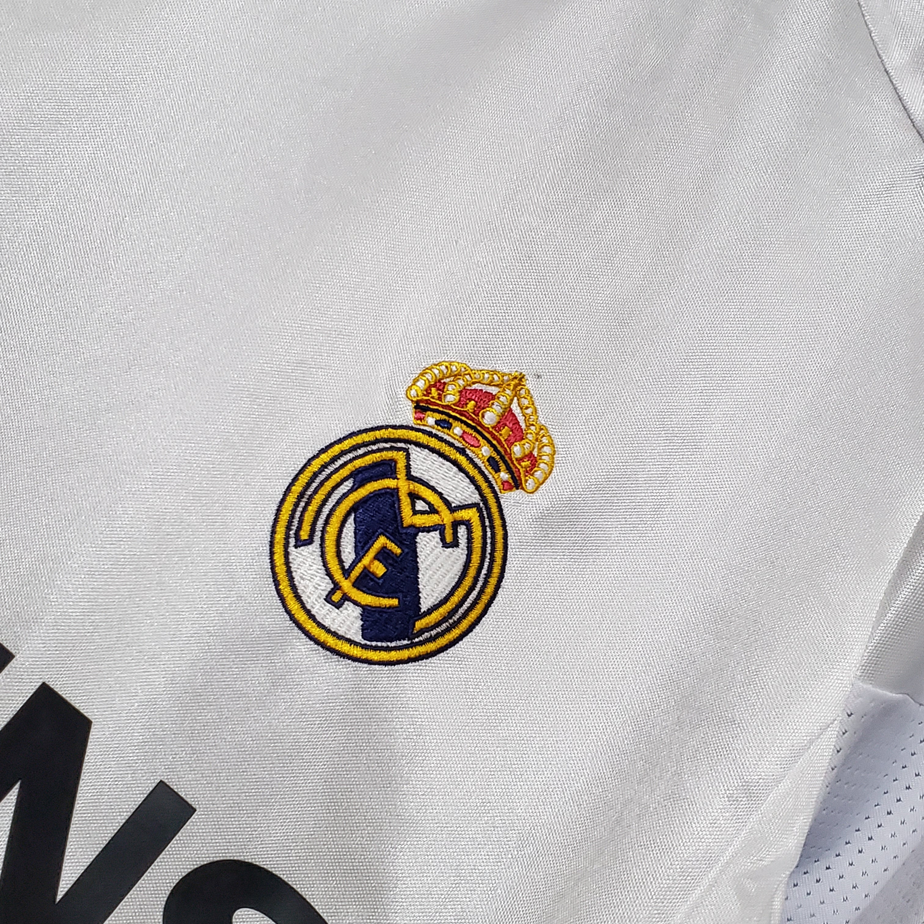 Retro Real Madrid 04-05 Home Stadium Jersey - SOCCERDEALSHOP