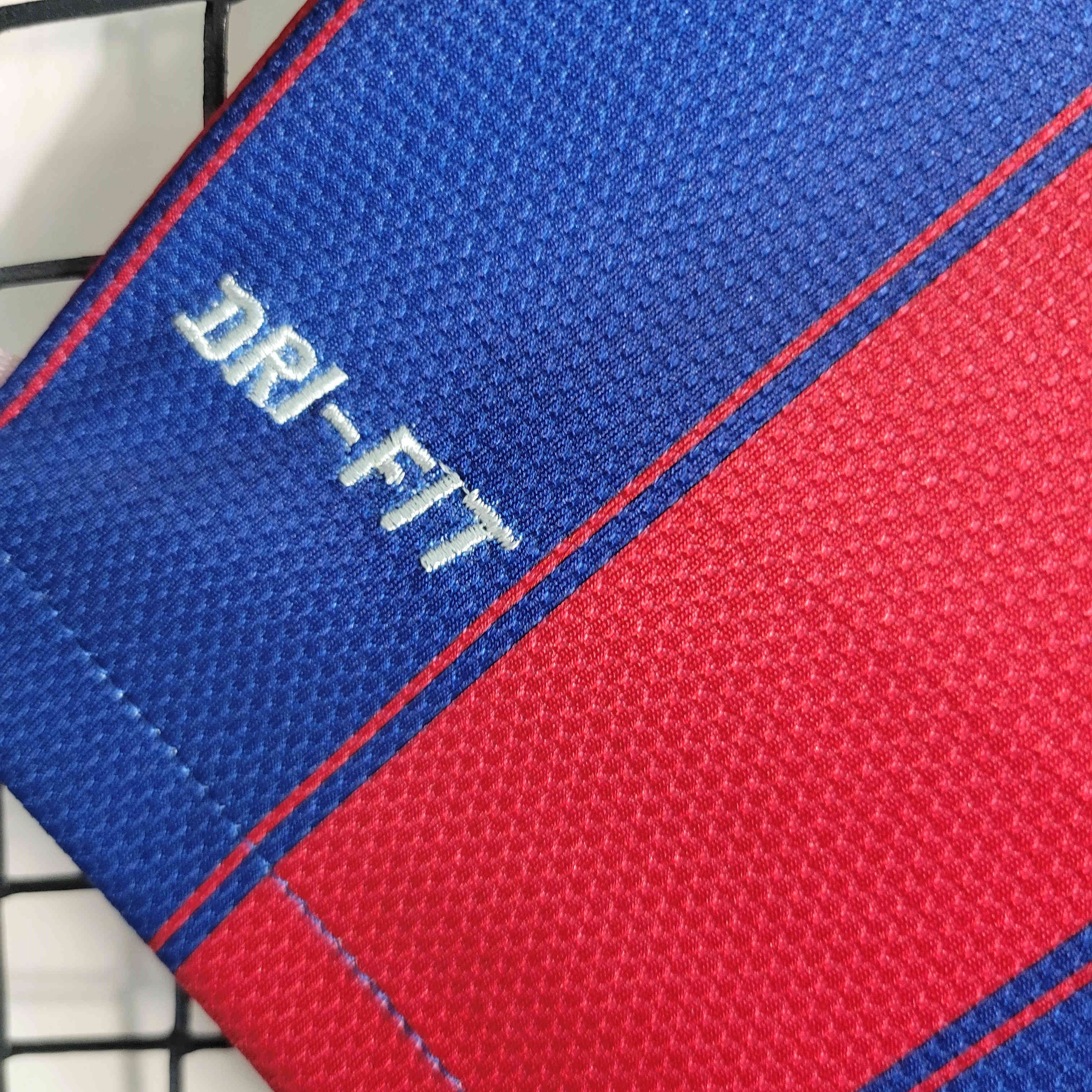 B.A.R.S.A Retro 09-10 Home Stadium Jersey - SOCCERDEALSHOP