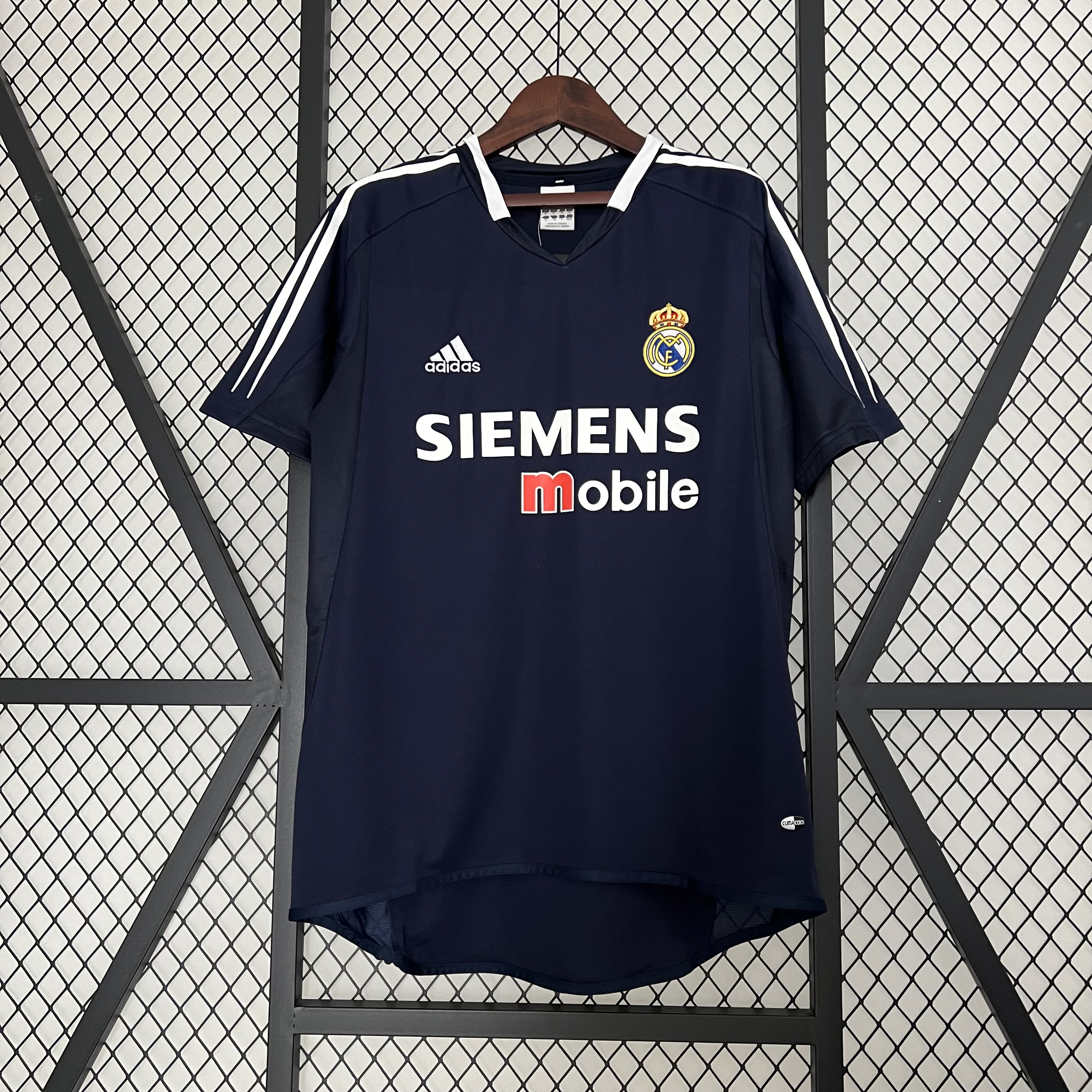Retro Real Madrid 04-05 Away Stadium Jersey - SOCCERDEALSHOP